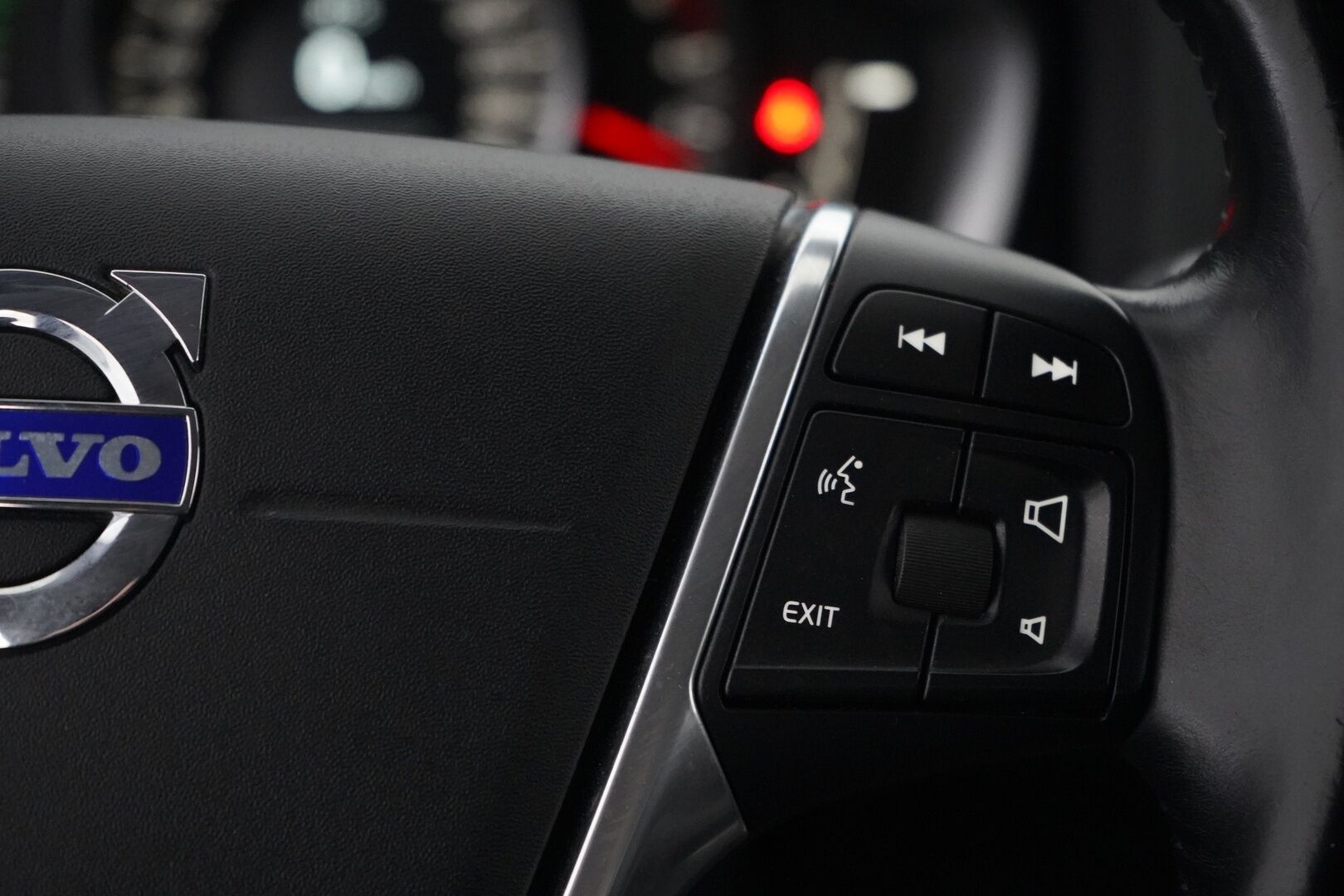 Volvo S60 2014 D4 Summum aut *Webasto / Puolinahat / Muistipenkki / Kamera / Bluetooth* - Juuri Huollettu / Kattavat huollot / Kahdet vanteet / Suomi-auto - HULLUT AVAJAISHULINAT KORKOTARJOUS 3,29 %