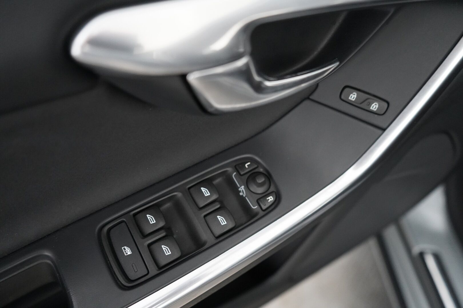 Volvo S60 2014 D4 Summum aut *Webasto / Puolinahat / Muistipenkki / Kamera / Bluetooth* - Juuri Huollettu / Kattavat huollot / Kahdet vanteet / Suomi-auto - HULLUT AVAJAISHULINAT KORKOTARJOUS 3,29 %