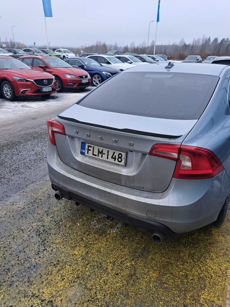 Volvo S60 2014 D4 Summum aut *Webasto / Puolinahat / Muistipenkki / Kamera / Bluetooth* - Juuri saapunut / Kahdet vanteet / Suomi-auto