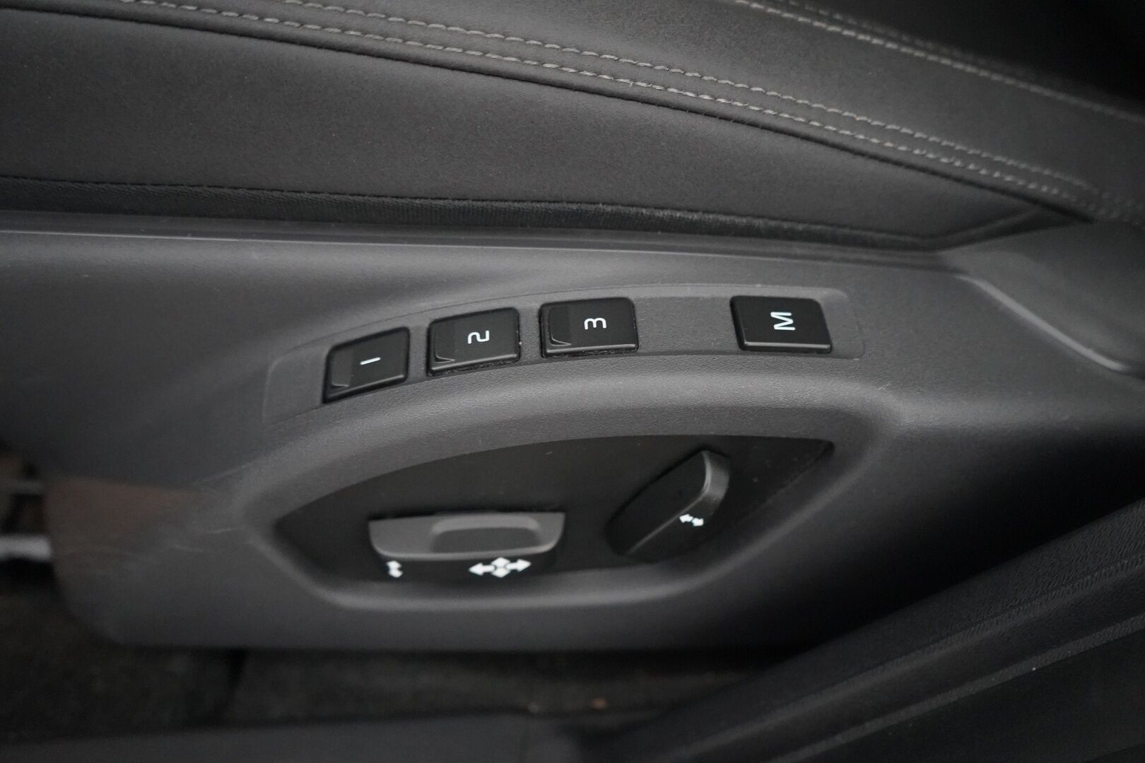 Volvo S60 2014 D4 Summum aut *Webasto / Puolinahat / Muistipenkki / Kamera / Bluetooth* - Juuri Huollettu / Kattavat huollot / Kahdet vanteet / Suomi-auto - HULLUT AVAJAISHULINAT KORKOTARJOUS 3,29 %