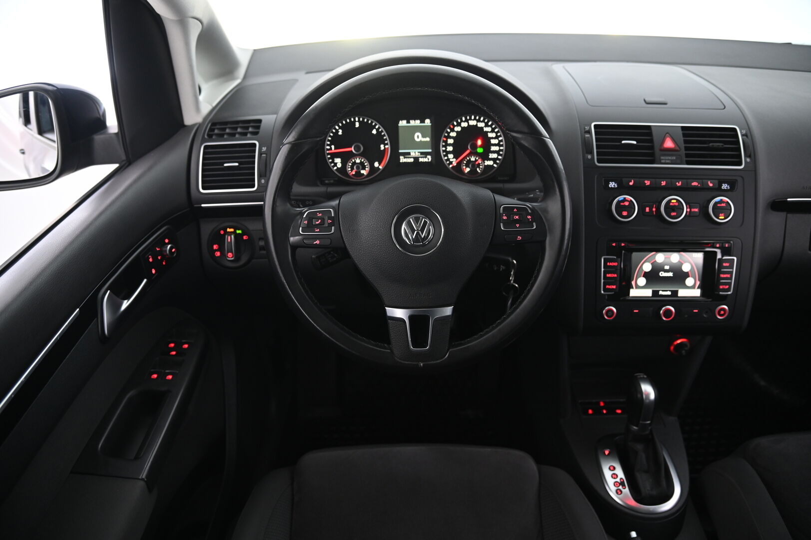 Volkswagen Touran 2014 Highline 2,0 TDI 103 kW (140 hv) BlueMotion Technology DSG-automaatti - Suomi-auto | Webasto | Koukku | Vakkari | Hyvin huollettu! | Uudet renkaat!