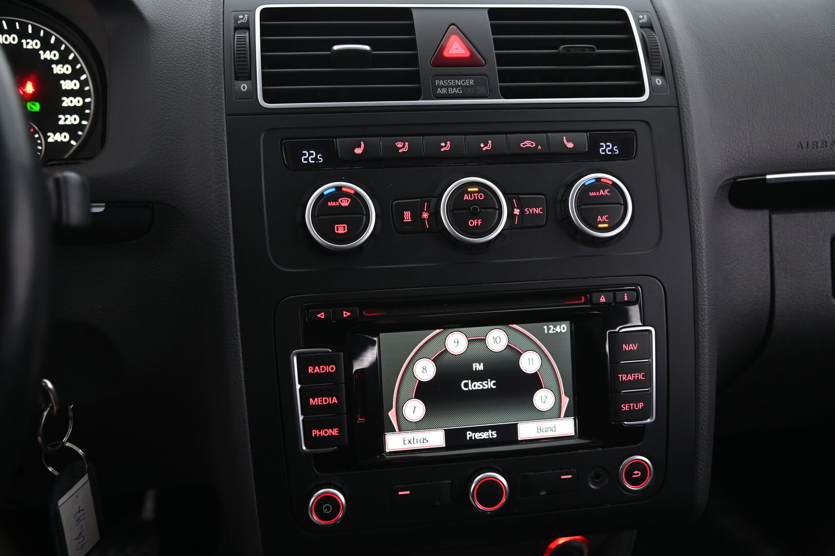 Volkswagen Touran 2014 Highline 2,0 TDI 103 kW (140 hv) BlueMotion Technology DSG-automaatti - Suomi-auto | Webasto | Koukku | Vakkari | Hyvin huollettu! | Uudet renkaat!