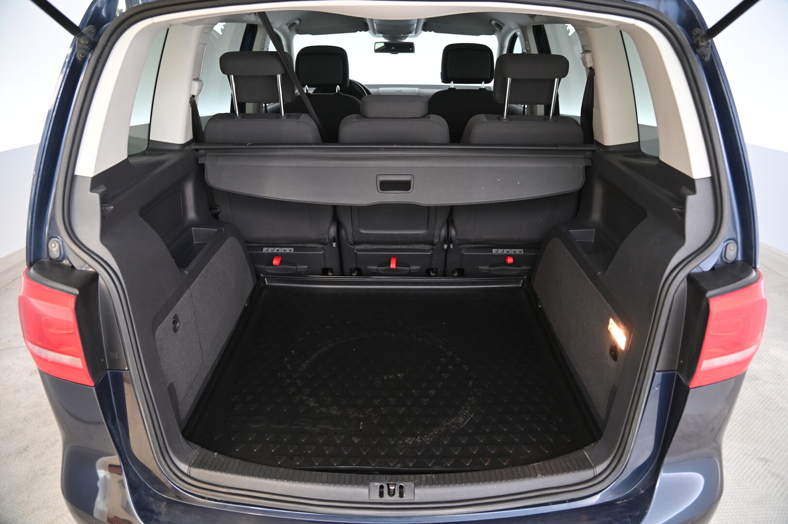 Volkswagen Touran 2014 Highline 2,0 TDI 103 kW (140 hv) BlueMotion Technology DSG-automaatti - Suomi-auto | Webasto | Koukku | Vakkari | Hyvin huollettu! | Uudet renkaat!