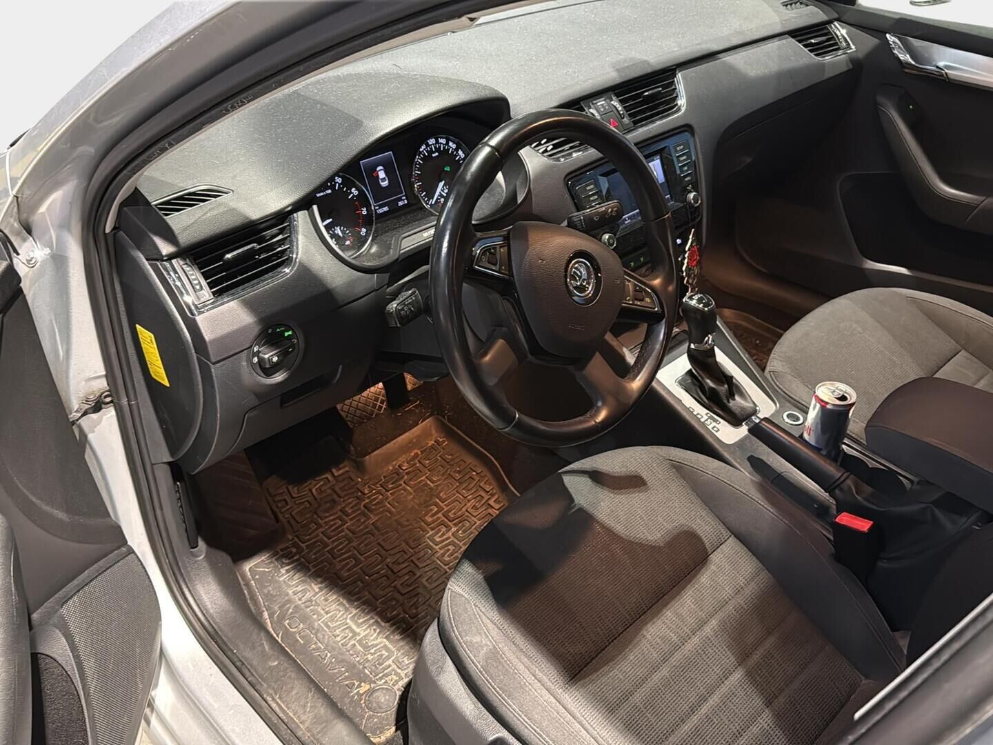 Skoda Octavia 2014 1,8 TSI Elegance DSG Autom. - Suomiauto | Vetokoukku | Lohko&Sisäpistoke | Xenon | Front Assist | KeylessGo | Aut.Ilmastointi