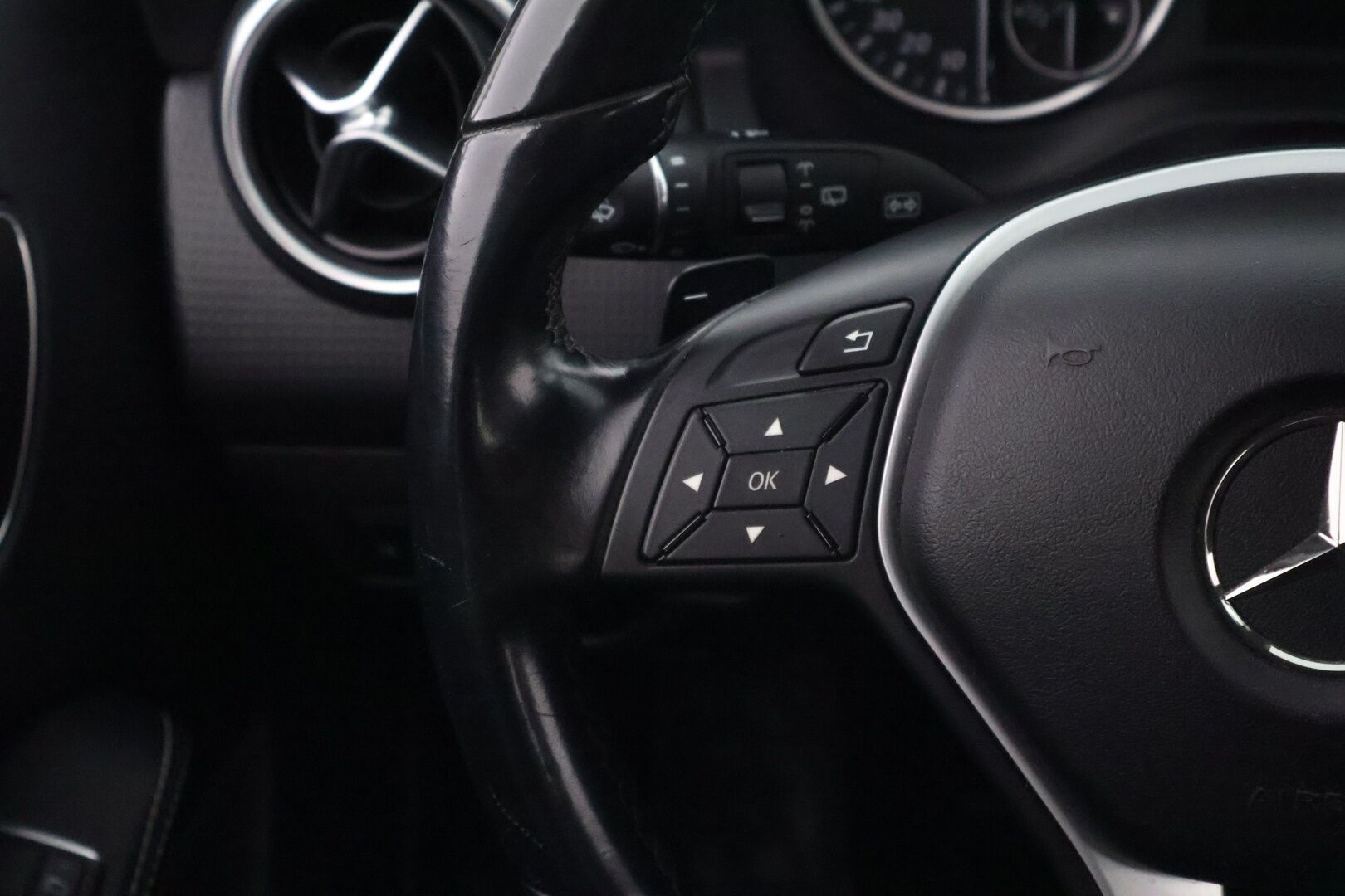 Mercedes-Benz A 2014 200 CDI A Premium Business - Suomiauto / Webasto / Peruutuskamera / Vetokoukku / Puolinahkasisusta / Vakkari / Bi-Xenon / Huippusiisti!