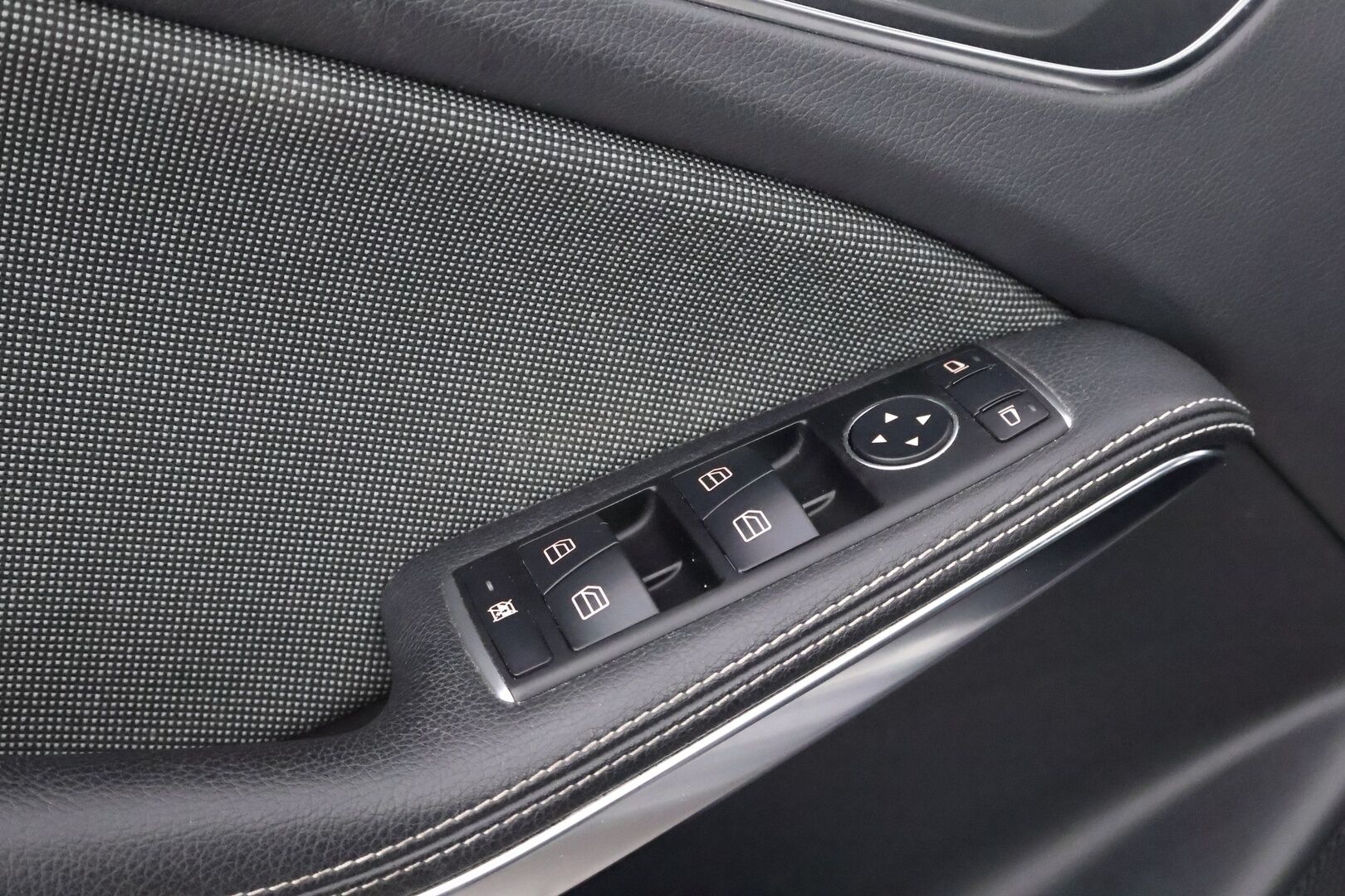 Mercedes-Benz A 2014 200 CDI A Premium Business - Suomiauto / Webasto / Peruutuskamera / Vetokoukku / Puolinahkasisusta / Vakkari / Bi-Xenon / Huippusiisti!