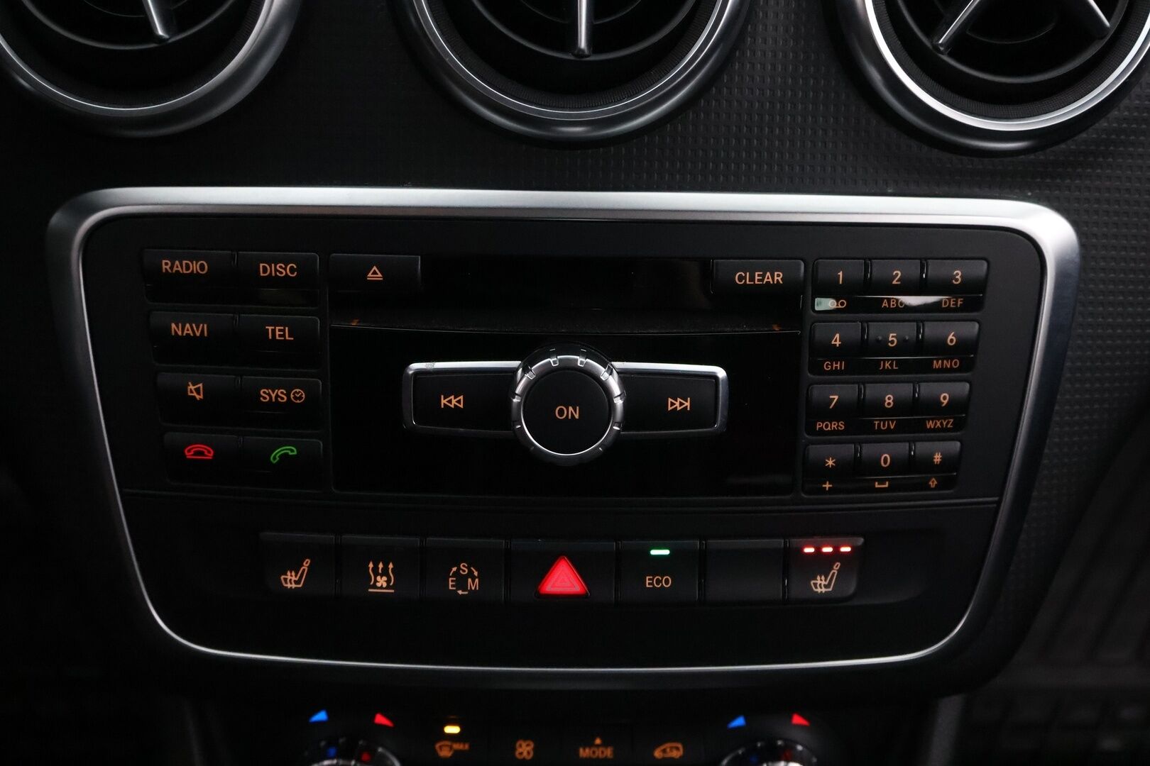 Mercedes-Benz A 2014 200 CDI A Premium Business - Suomiauto / Webasto / Peruutuskamera / Vetokoukku / Puolinahkasisusta / Vakkari / Bi-Xenon / Huippusiisti!