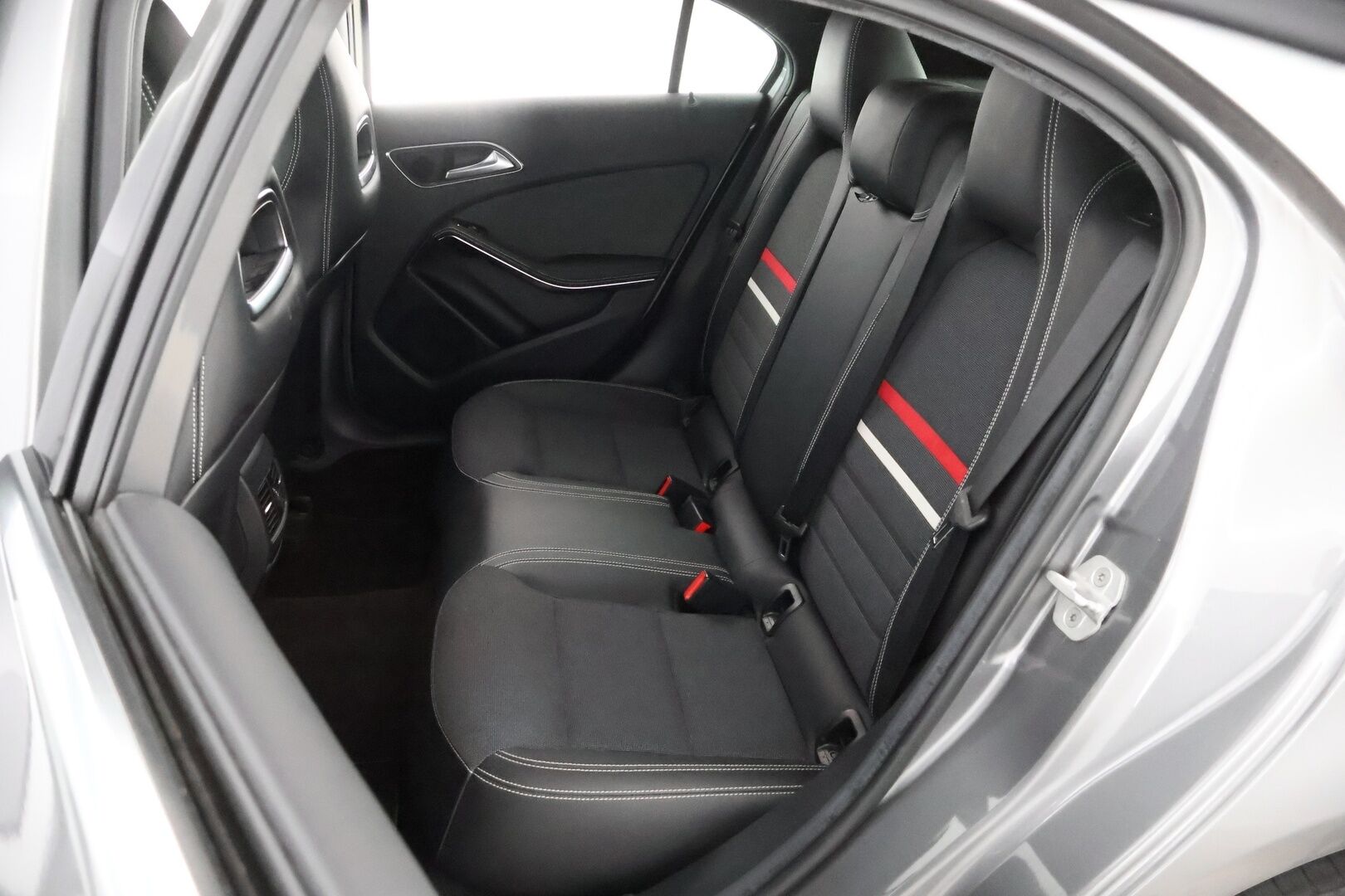 Mercedes-Benz A 2014 200 CDI A Premium Business - Suomiauto / Webasto / Peruutuskamera / Vetokoukku / Puolinahkasisusta / Vakkari / Bi-Xenon / Huippusiisti!