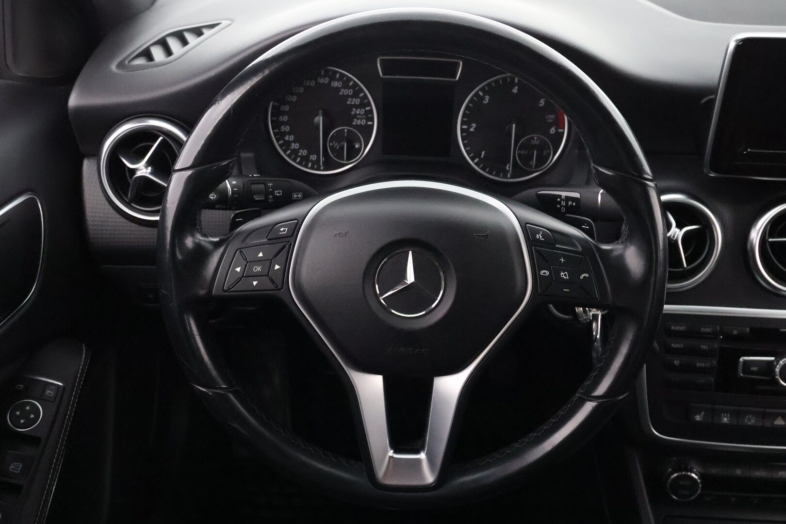 Mercedes-Benz A 2014 200 CDI A Premium Business - Suomiauto / Webasto / Peruutuskamera / Vetokoukku / Puolinahkasisusta / Vakkari / Bi-Xenon / Huippusiisti!