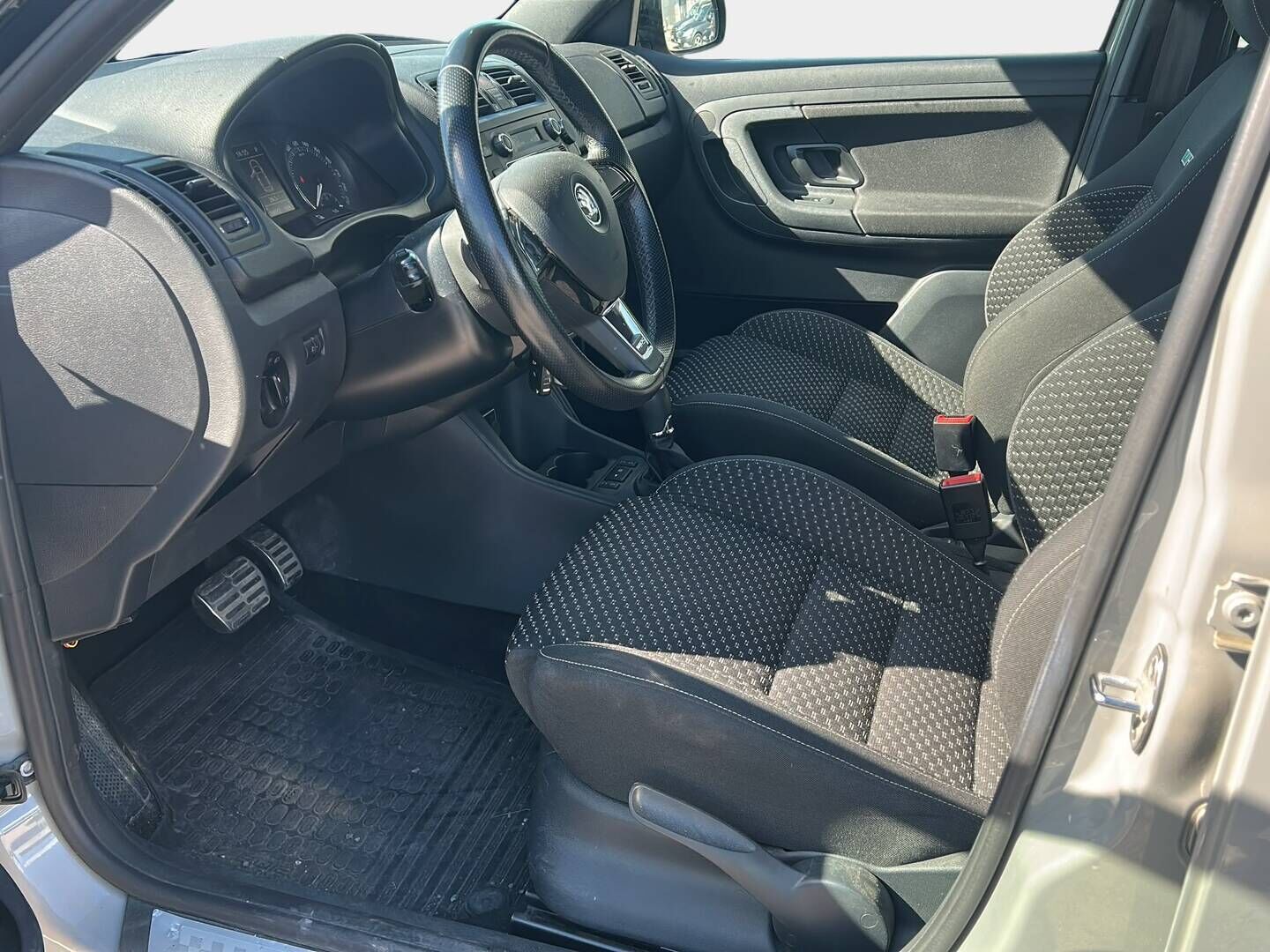 Skoda Fabia 2014 1,4 TSI RS DSG Autom. - Suomiauto | Webasto | Lohko & Sisäpistoke | Vakkari | Peruutustutka | Harvoin tarjolla!