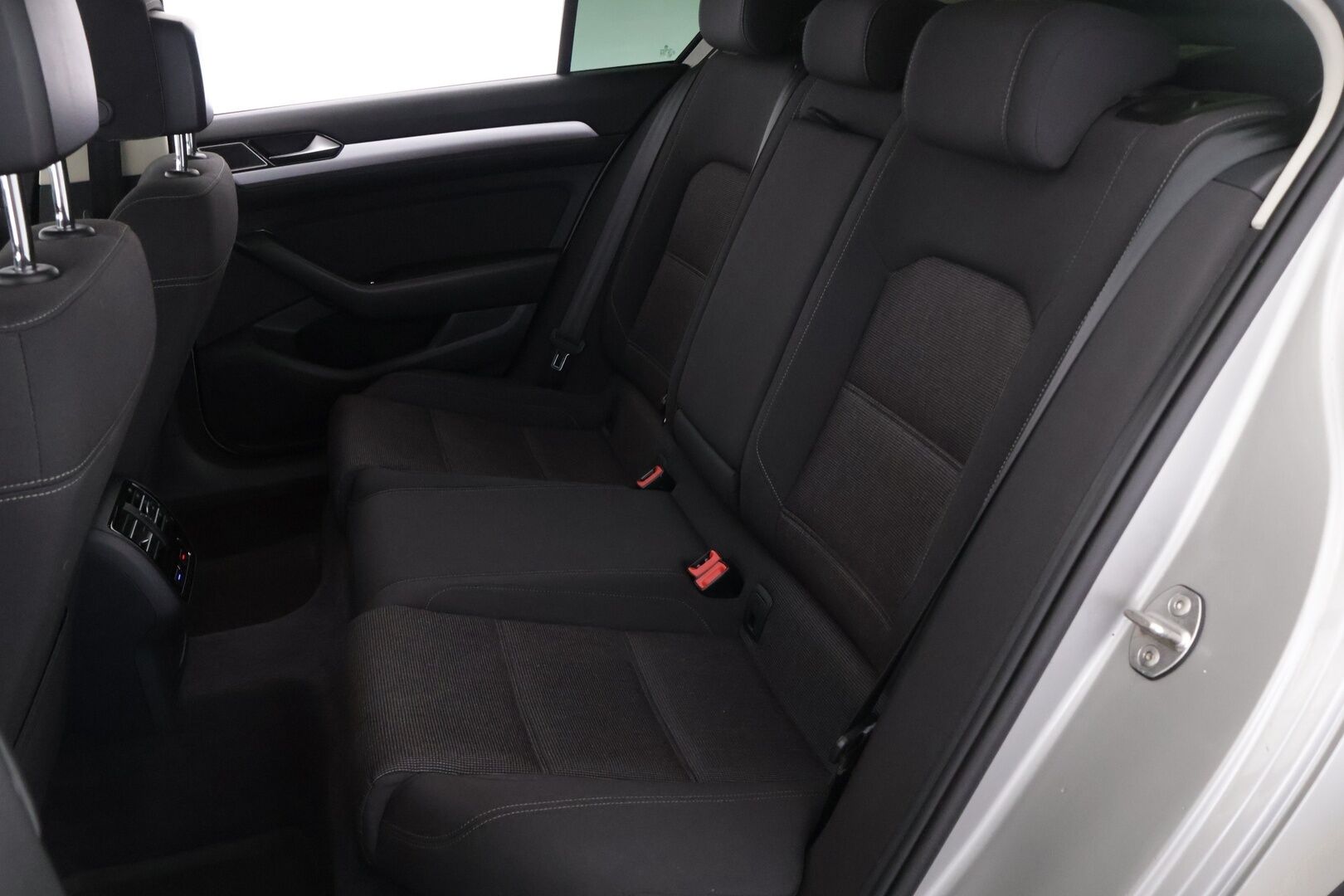 Volkswagen Passat 2015 Sedan Comfortline 1,4 TSI 110 kW (150 hv) ACT BlueMotion Technology DSG-aut / Vakkari / Koukku / Tutkat / - *JAKOHIHNA VAIHDETTU 201tkm* / Suomi-auto / Huoltokirja / 2x renkaat alumiinivanteilla