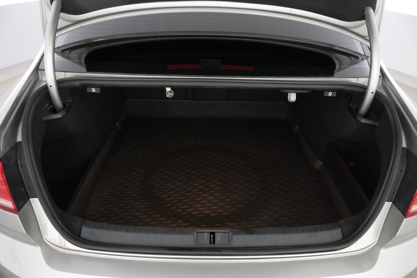 Volkswagen Passat 2015 Sedan Comfortline 1,4 TSI 110 kW (150 hv) ACT BlueMotion Technology DSG-aut / Vakkari / Koukku / Tutkat / - *JAKOHIHNA VAIHDETTU 201tkm* / Suomi-auto / Huoltokirja / 2x renkaat alumiinivanteilla