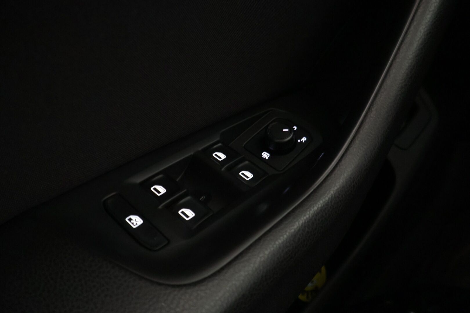 Volkswagen Passat 2015 Sedan Comfortline 1,4 TSI 110 kW (150 hv) ACT BlueMotion Technology DSG-aut / Vakkari / Koukku / Tutkat / - *JAKOHIHNA VAIHDETTU 201tkm* / Suomi-auto / Huoltokirja / 2x renkaat alumiinivanteilla