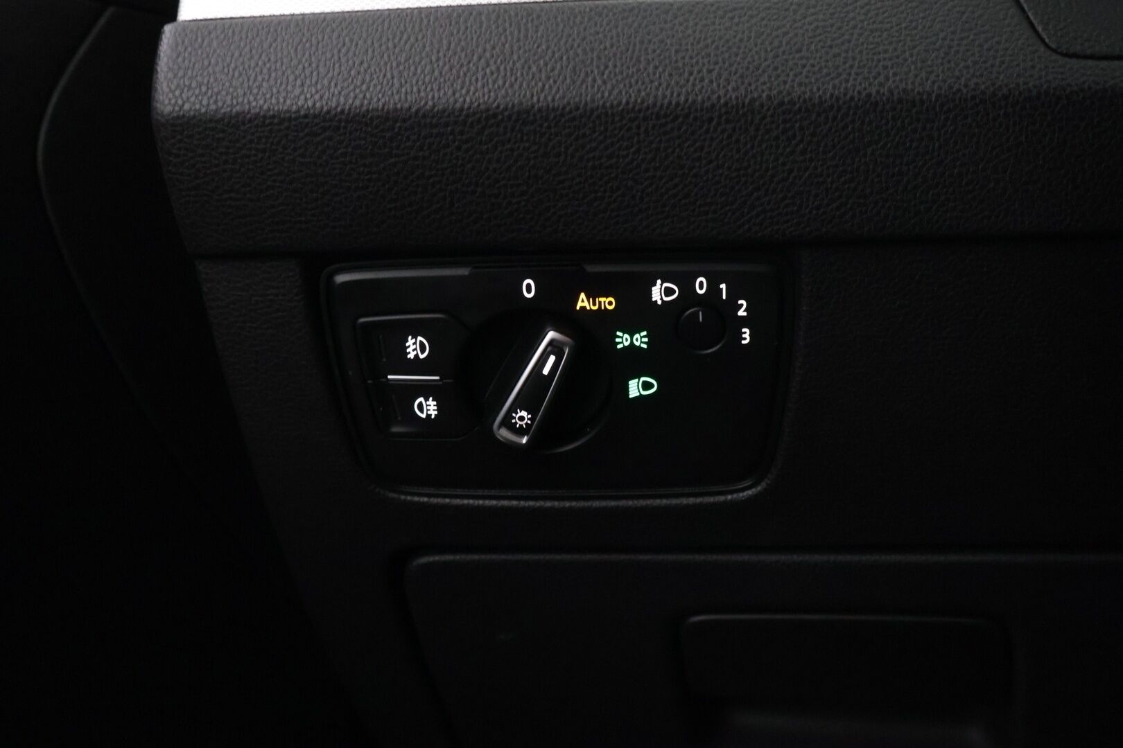Volkswagen Passat 2015 Sedan Comfortline 1,4 TSI 110 kW (150 hv) ACT BlueMotion Technology DSG-aut / Vakkari / Koukku / Tutkat / - *JAKOHIHNA VAIHDETTU 201tkm* / Suomi-auto / Huoltokirja / 2x renkaat alumiinivanteilla