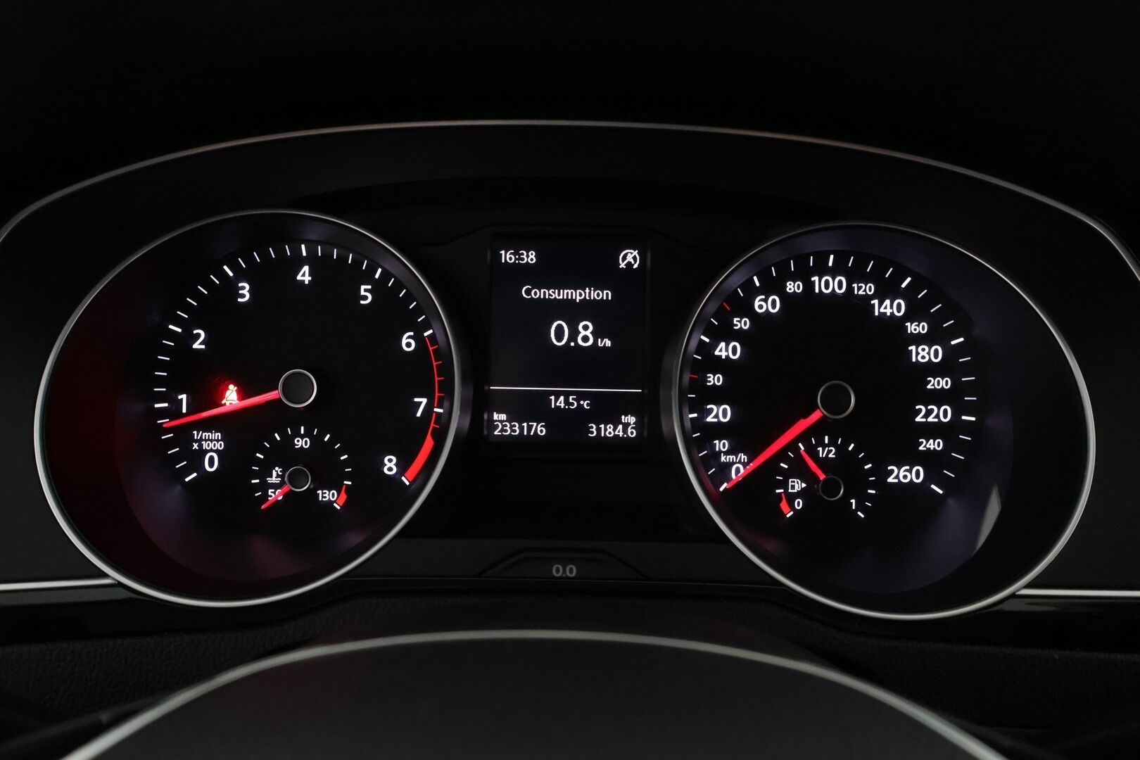 Volkswagen Passat 2015 Sedan Comfortline 1,4 TSI 110 kW (150 hv) ACT BlueMotion Technology DSG-aut / Vakkari / Koukku / Tutkat / - *JAKOHIHNA VAIHDETTU 201tkm* / Suomi-auto / Huoltokirja / 2x renkaat alumiinivanteilla