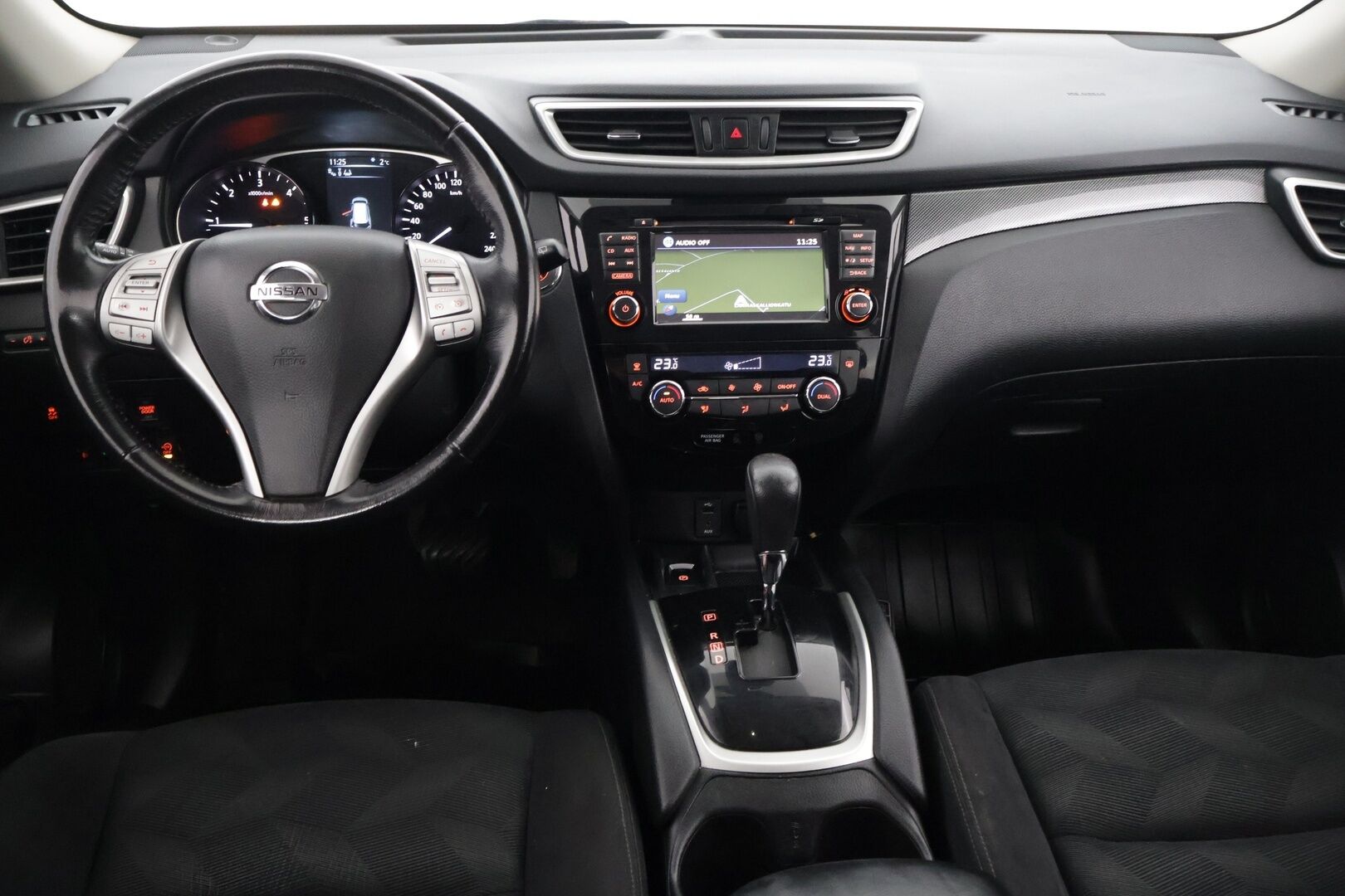 Nissan X-Trail 2015 dCi 130 Business 360 2WD Xtronic ** YritysOutlet - Myydään vain yrityksille - * 360 kamera / Koukku / P-tutkat / Navi / Blis *