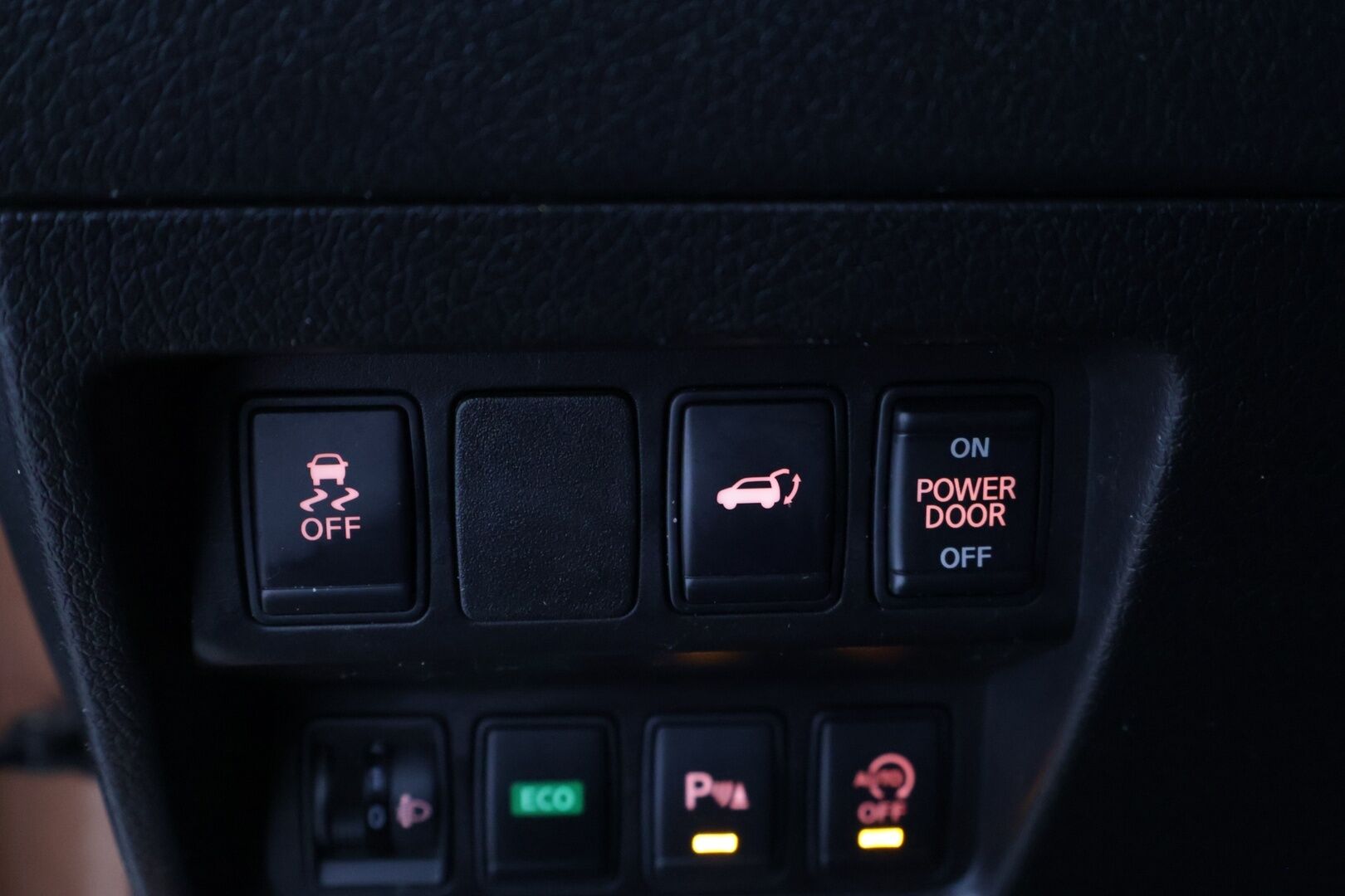 Nissan X-Trail 2015 dCi 130 Business 360 2WD Xtronic ** YritysOutlet - Myydään vain yrityksille - * 360 kamera / Koukku / P-tutkat / Navi / Blis *