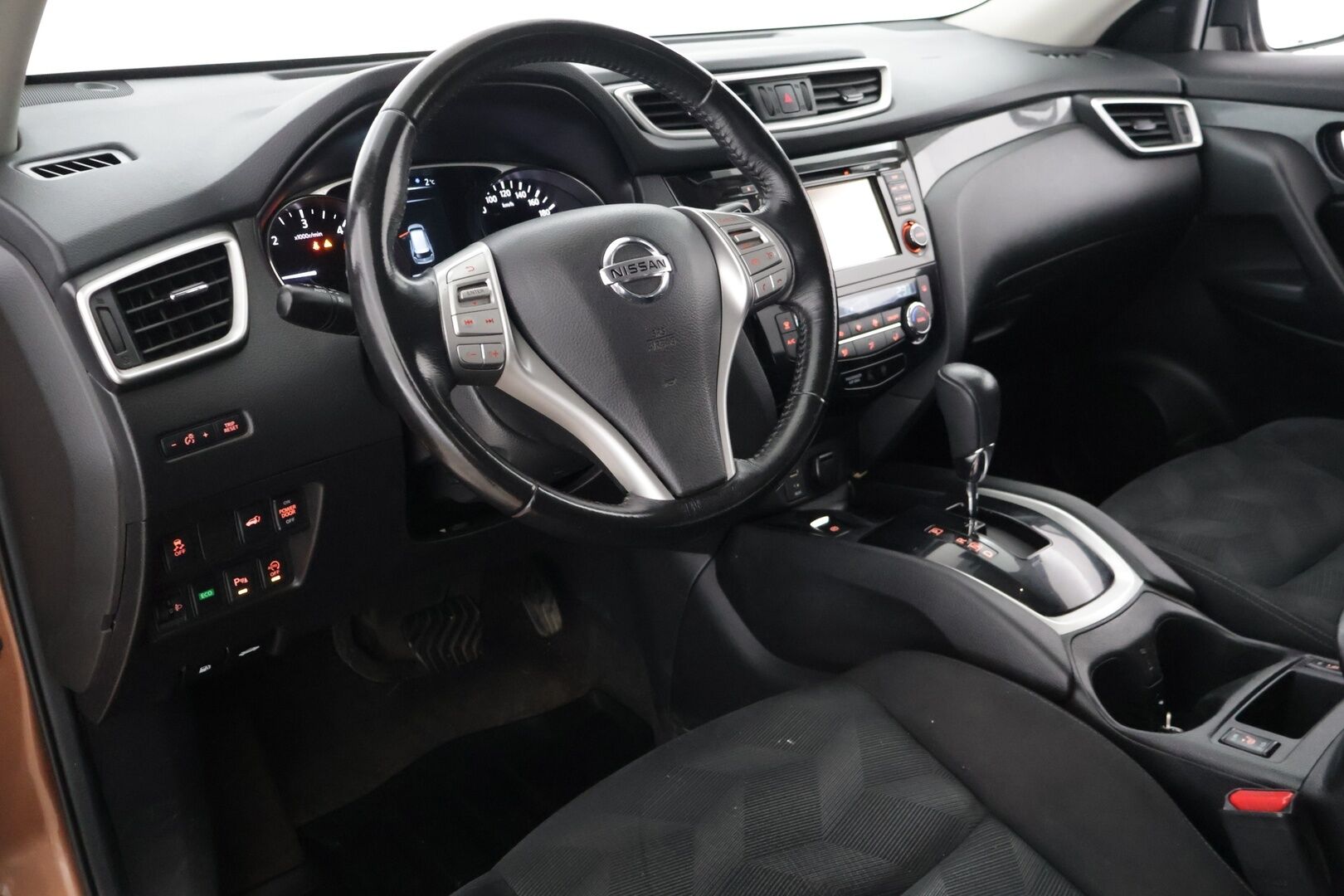 Nissan X-Trail 2015 dCi 130 Business 360 2WD Xtronic ** YritysOutlet - Myydään vain yrityksille - * 360 kamera / Koukku / P-tutkat / Navi / Blis *