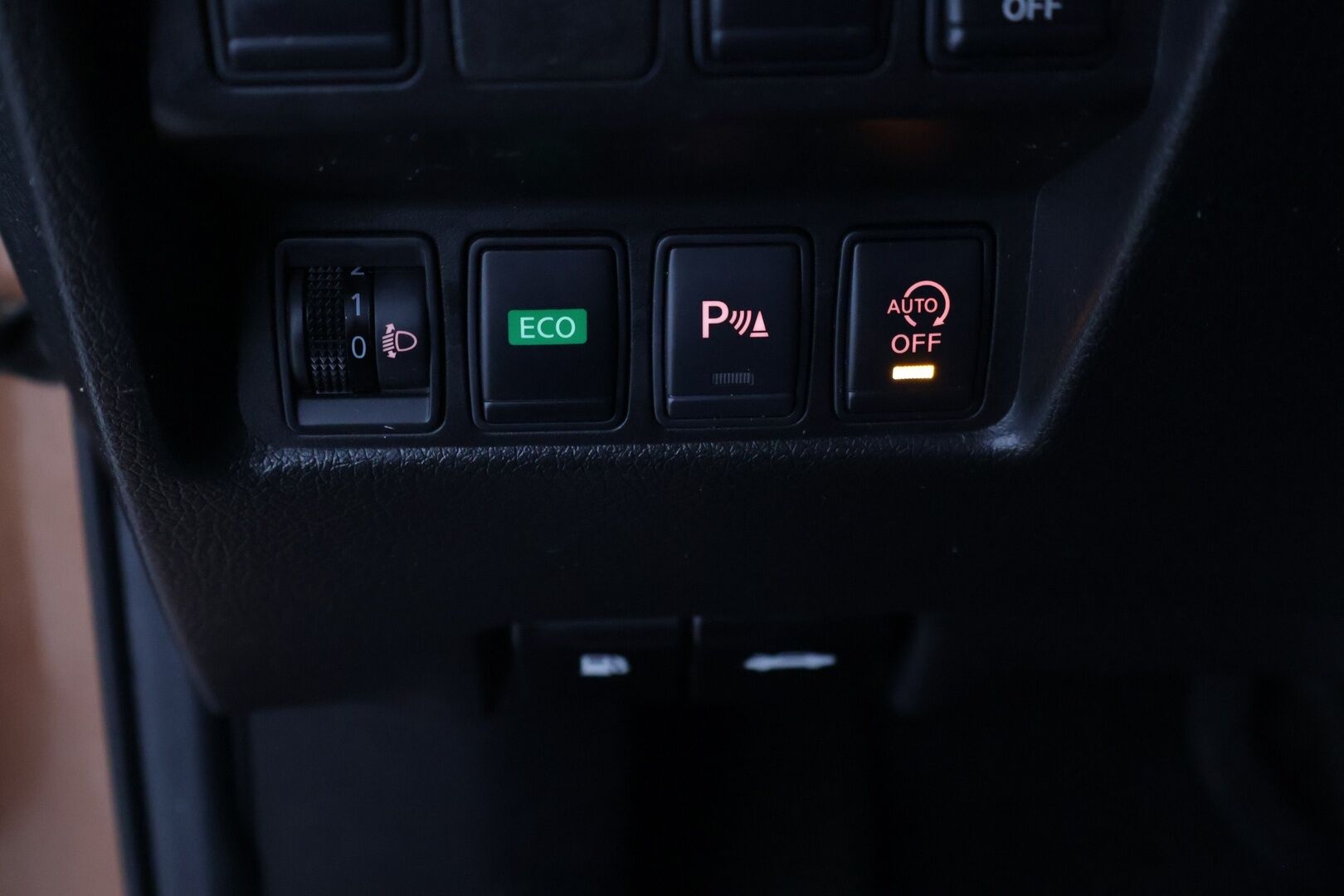 Nissan X-Trail 2015 dCi 130 Business 360 2WD Xtronic ** YritysOutlet - Myydään vain yrityksille - * 360 kamera / Koukku / P-tutkat / Navi / Blis *