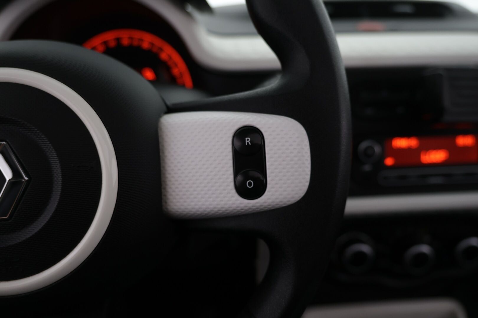 Renault Twingo 2015 SCe 70 S&S Soleil - Kattoluukku | Vakkari | Tutkat taakse |