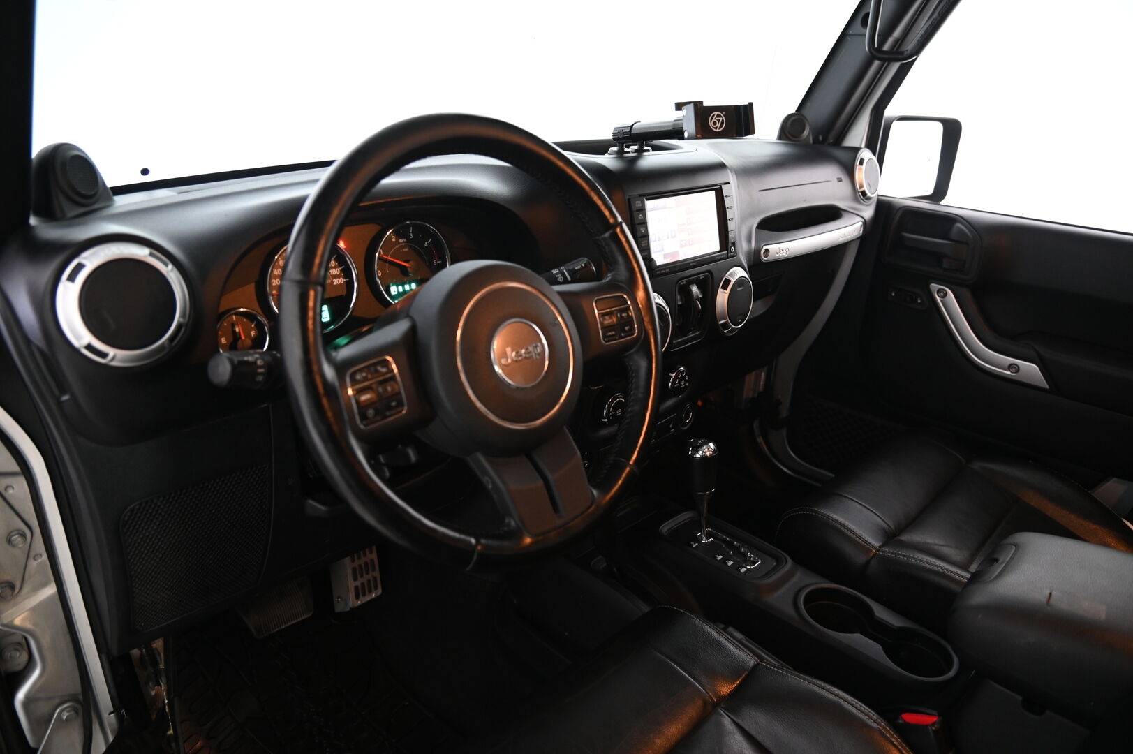 Jeep Wrangler 2012 Unlimited 2,8 CRD *Vetokoukku / Nahkasisusta / Vakkari / Infinity Premium Audio / Navi* - 3,99 % KORKOTARJOUS TÄHÄN AUTOON 31.8. ASTI! - Korotettu / Aito maastokuningas!*