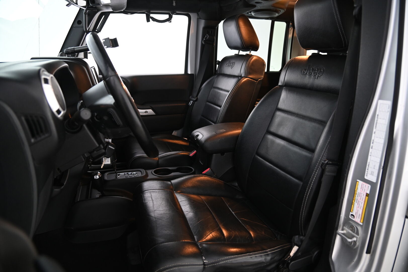 Jeep Wrangler 2012 Unlimited 2,8 CRD *Vetokoukku / Nahkasisusta / Vakkari / Infinity Premium Audio / Navi* - 3,99 % KORKOTARJOUS TÄHÄN AUTOON 31.8. ASTI! - Korotettu / Aito maastokuningas!*