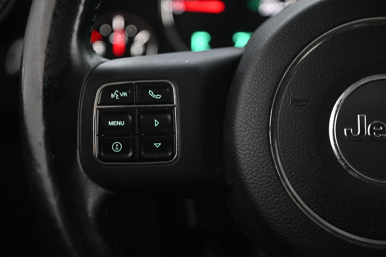 Jeep Wrangler 2012 Unlimited 2,8 CRD *Vetokoukku / Nahkasisusta / Vakkari / Infinity Premium Audio / Navi* - 3,99 % KORKOTARJOUS TÄHÄN AUTOON 31.8. ASTI! - Korotettu / Aito maastokuningas!*