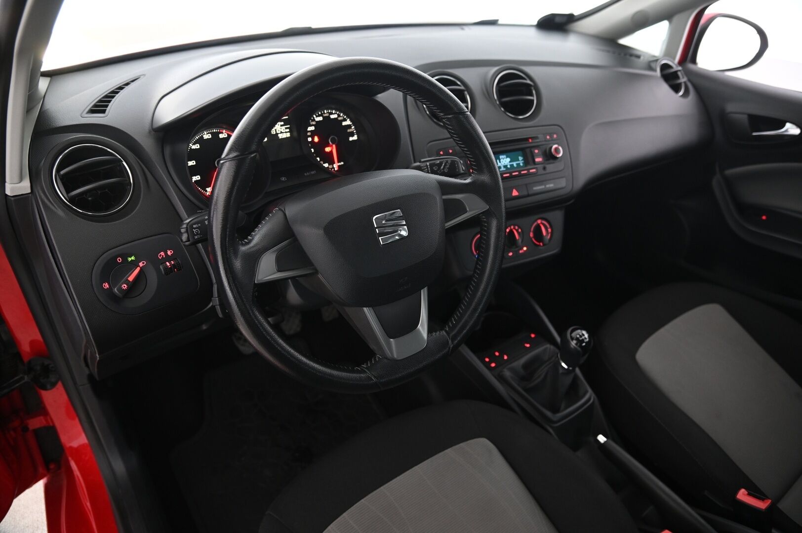 Seat Ibiza 2015 1,2 TSI 85 Style - Suomi-auto | Vakionopeudensäädin | Ilmastointi | 2xrenkaat vanteilla