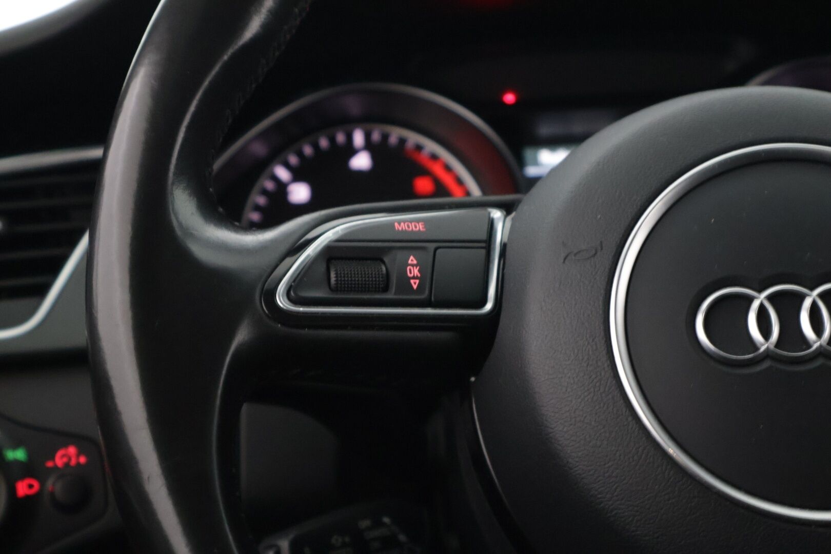 Audi A5 2015 Sportback Land of quattro Edition 2,0 TDI 140 kW quattro S tronic * S-line ulko / Parkkitutka / Lohko + sisä / Suomi-auto * - Hyvä huoltohistoria / Upea maalipinta / Renkaat ok! *
