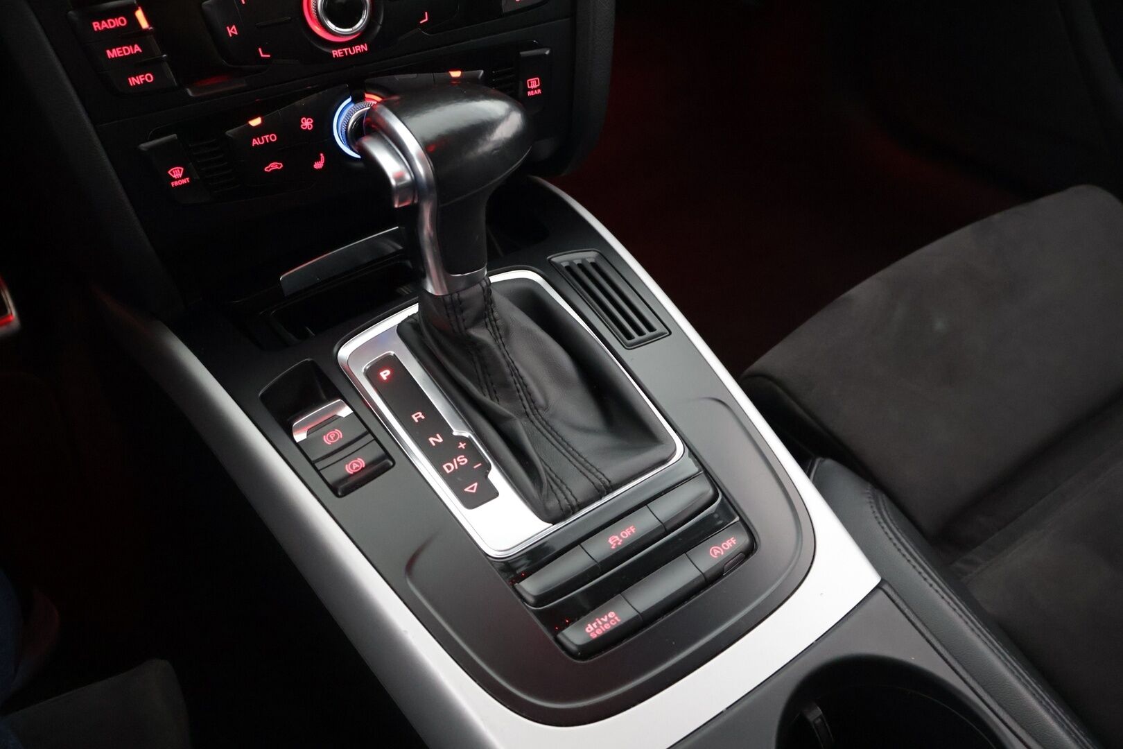 Audi A5 2015 Sportback Land of quattro Edition 2,0 TDI 140 kW quattro S tronic * S-line ulko / Parkkitutka / Lohko + sisä / Suomi-auto * - Hyvä huoltohistoria / Upea maalipinta / Renkaat ok! *