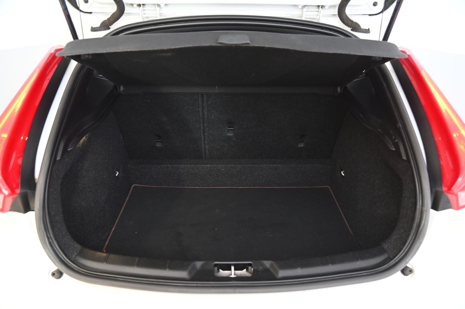 Volvo V40 2015 D2 Ocean Race Business aut - Suomi-auto | Webasto | Tutka takana | Vakkari | BT | 2x renkaat&alumiinivanteet