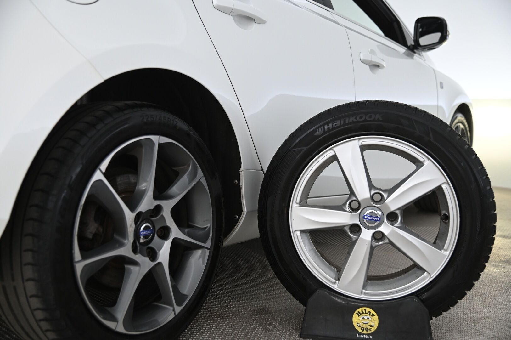 Volvo V40 2015 D2 Ocean Race Business aut - Suomi-auto | Webasto | Tutka takana | Vakkari | BT | 2x renkaat&alumiinivanteet