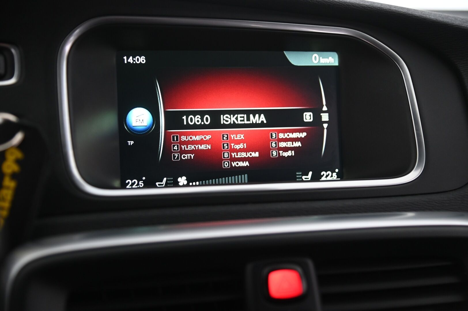Volvo V40 2015 D2 Ocean Race Business aut - Suomi-auto | Webasto | Tutka takana | Vakkari | BT | 2x renkaat&alumiinivanteet