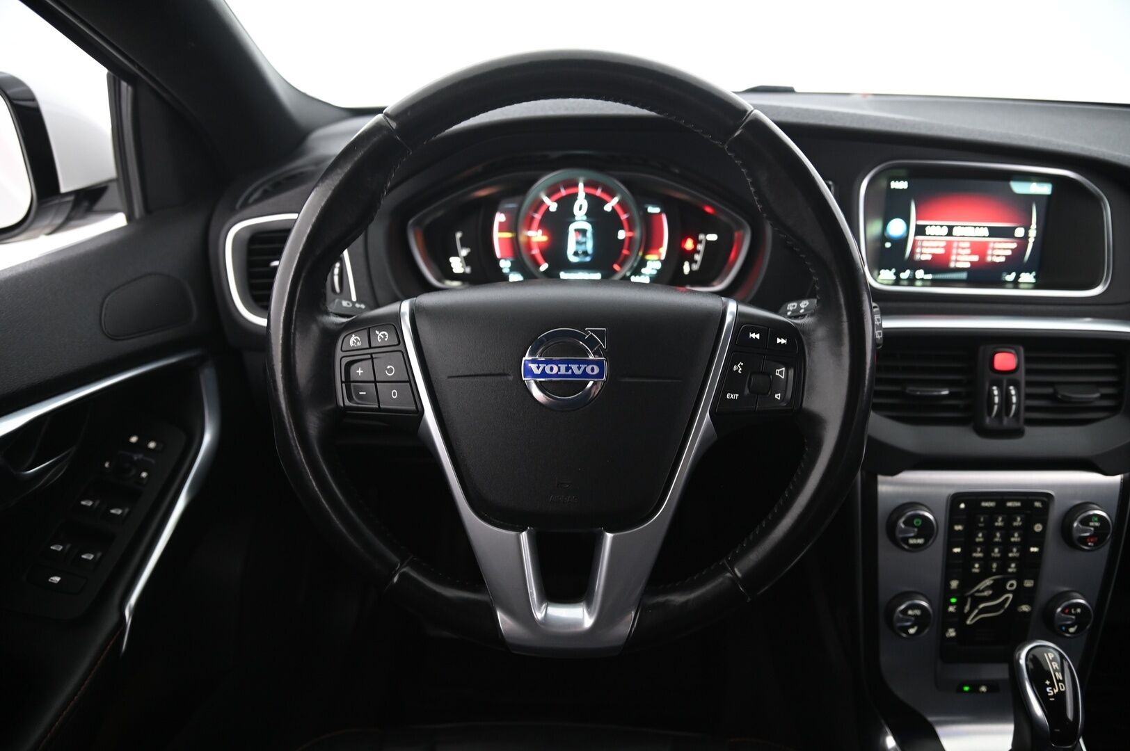 Volvo V40 2015 D2 Ocean Race Business aut - Suomi-auto | Webasto | Tutka takana | Vakkari | BT | 2x renkaat&alumiinivanteet
