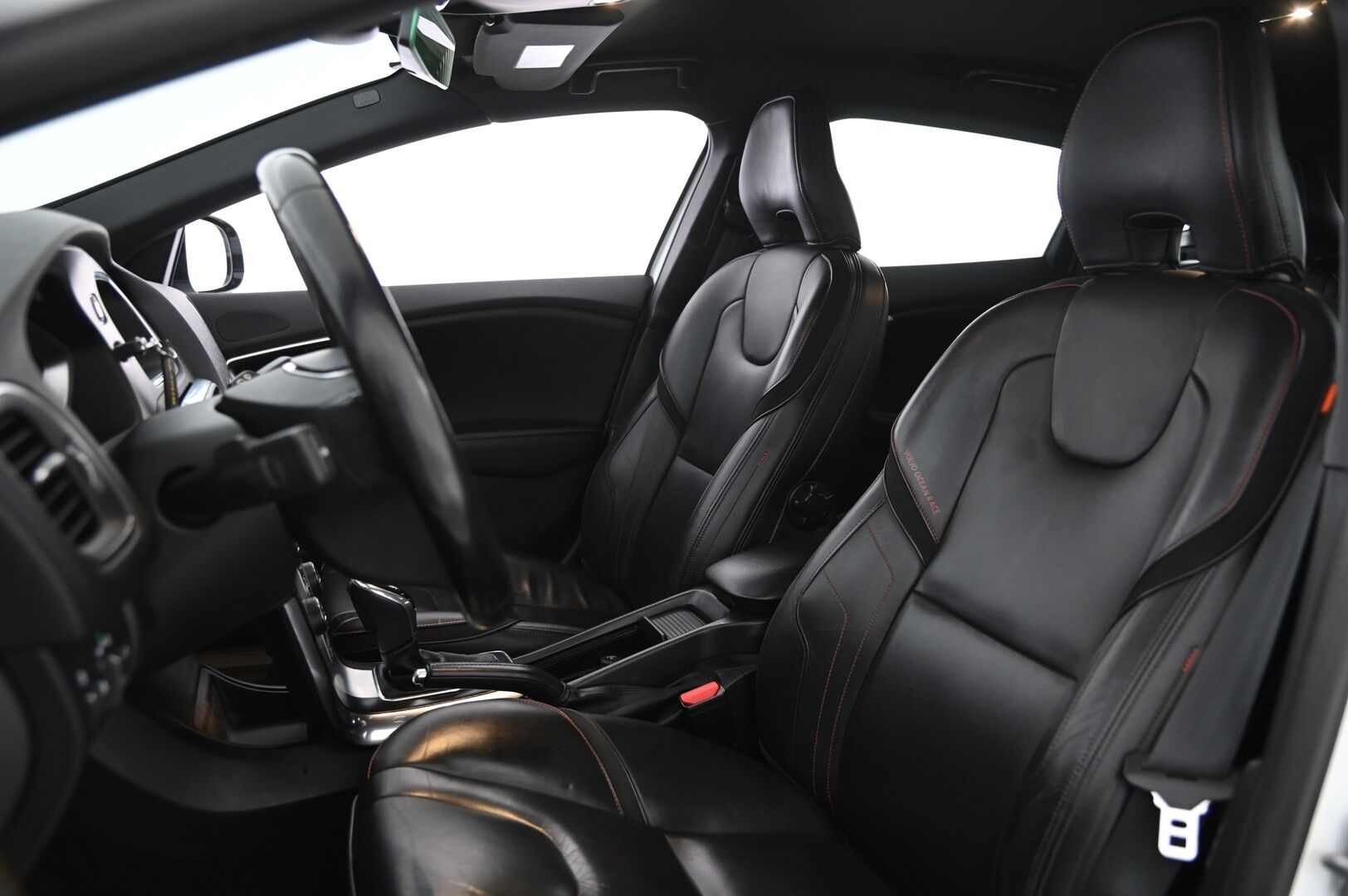 Volvo V40 2015 D2 Ocean Race Business aut - Suomi-auto | Webasto | Tutka takana | Vakkari | BT | 2x renkaat&alumiinivanteet
