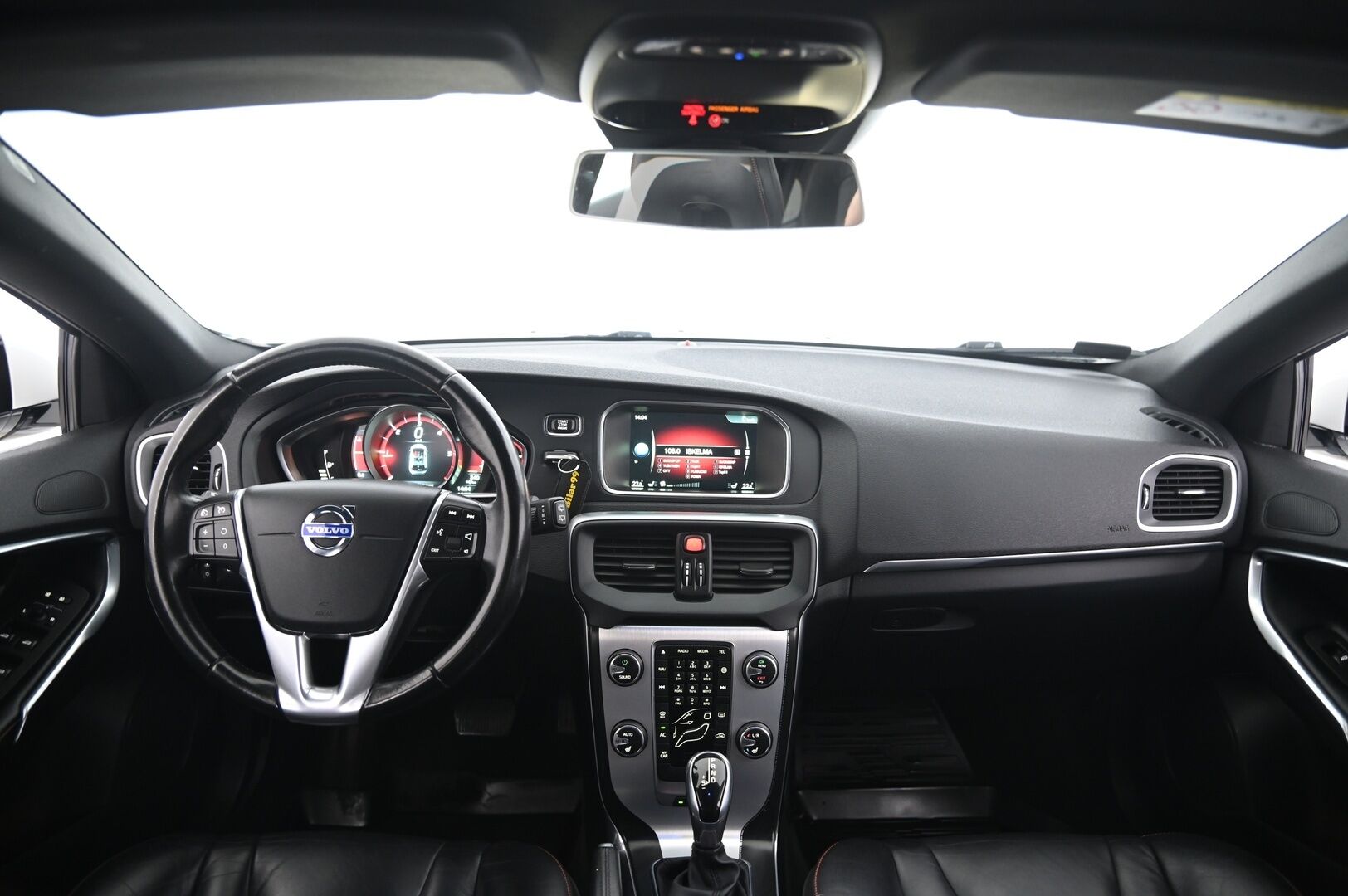 Volvo V40 2015 D2 Ocean Race Business aut - Suomi-auto | Webasto | Tutka takana | Vakkari | BT | 2x renkaat&alumiinivanteet