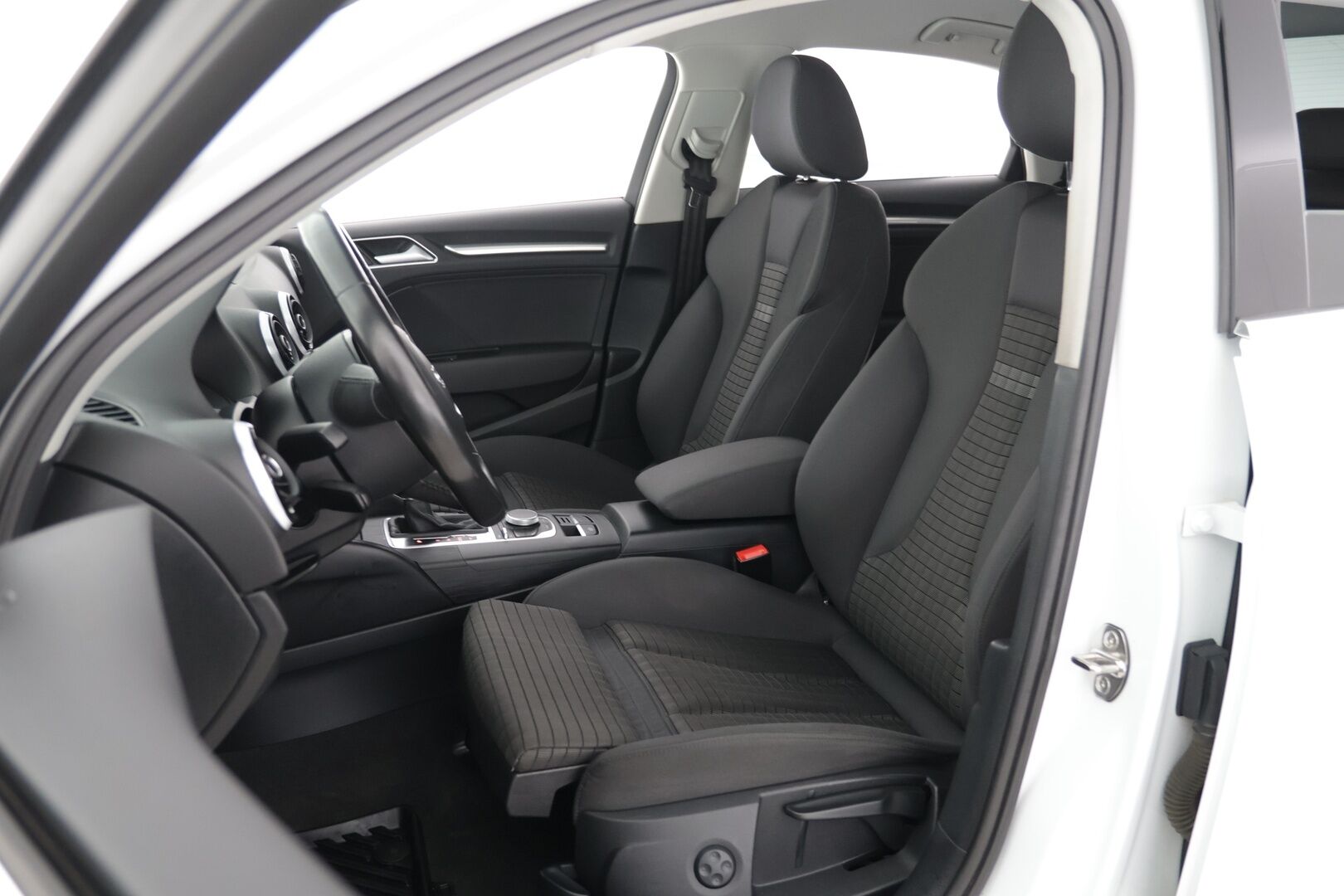 Audi A3 2015 Sedan Business Sport 1,4 TFSI 92 kW S tronic */ Suomi-auto / Vakkari / Xenon* - Hyvin pidetty / Juuri katsastettu / Suomi-auto!