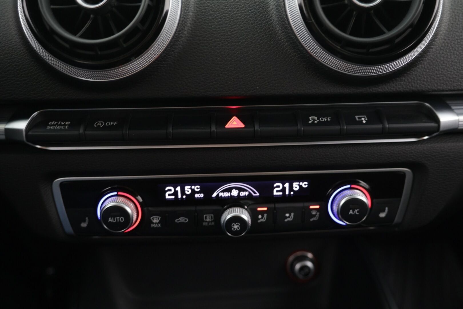 Audi A3 2015 Sedan Business Sport 1,4 TFSI 92 kW S tronic */ Suomi-auto / Vakkari / Xenon* - Hyvin pidetty / Juuri katsastettu / Suomi-auto!