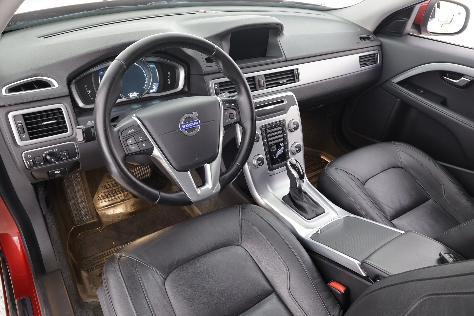 Volvo V70 2015 D4 Classic Business Summum aut * Vakkari / P.tutka / Navi / Muistipenkki / Webasto / Nahat / KeylessGo / Digimittaristo * - Kahdet renkaat aluvanteilla - HULLU BLACKWEEK KORKOTARJOUS 2,49%