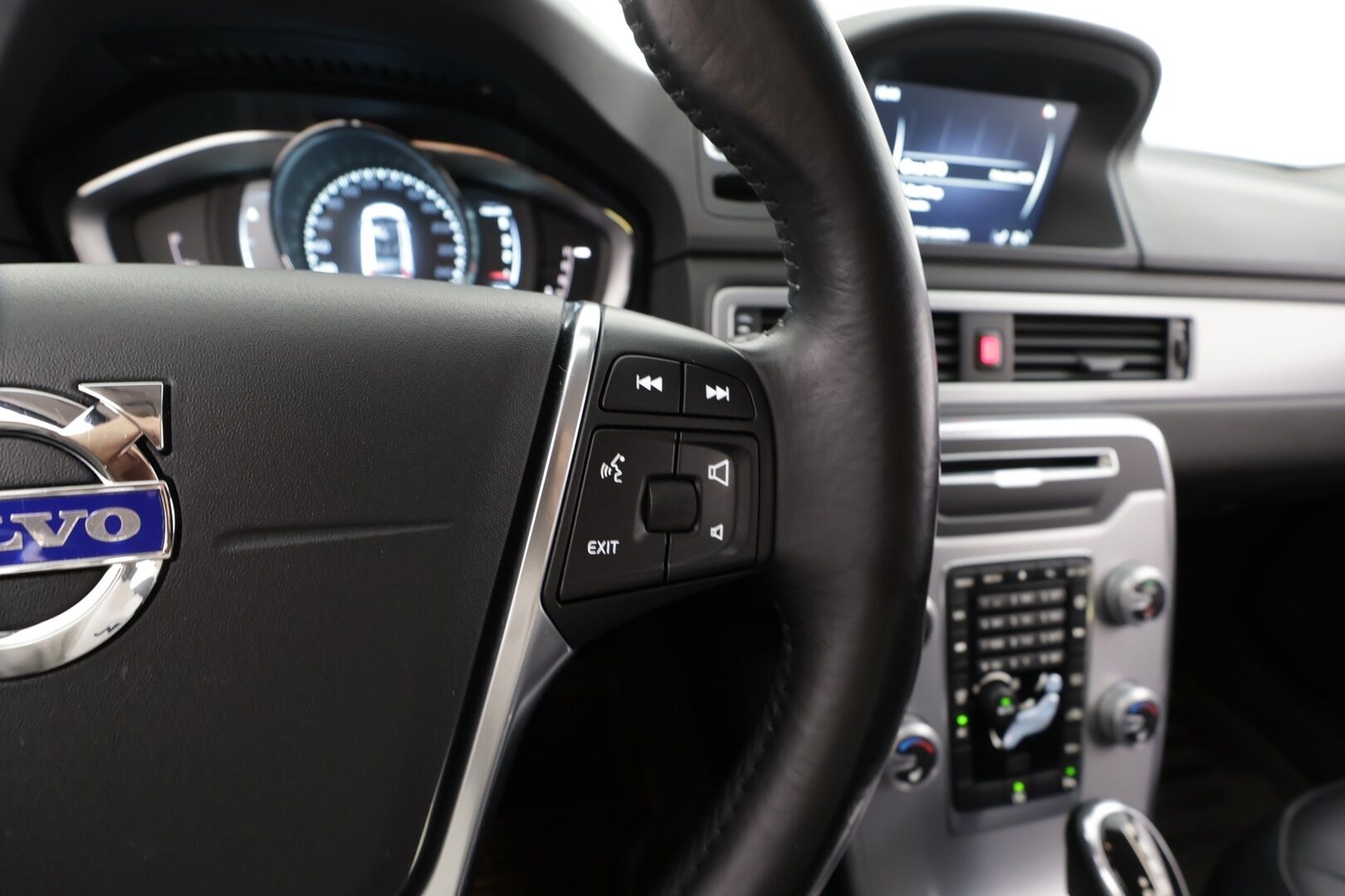 Volvo V70 2015 D4 Classic Business Summum aut * Webasto / Nahkasisusta / Muistipenkki / Sensus Navi / Digimittari / KeylessGo / P-Tutka - 2x-renkaat alumiinivanteilla  / Juuri saapunut Tampereelle!*