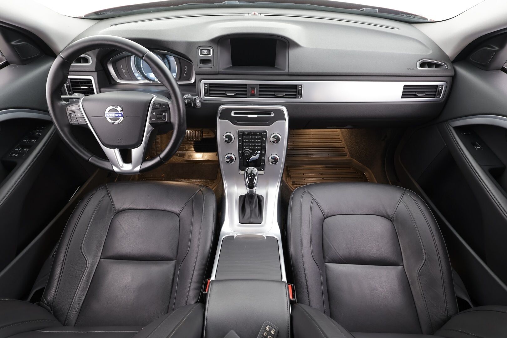 Volvo V70 2015 D4 Classic Business Summum aut * Vakkari / P.tutka / Navi / Muistipenkki / Webasto / Nahat / KeylessGo / Digimittaristo * - Kahdet renkaat aluvanteilla - HULLU BLACKWEEK KORKOTARJOUS 2,49%