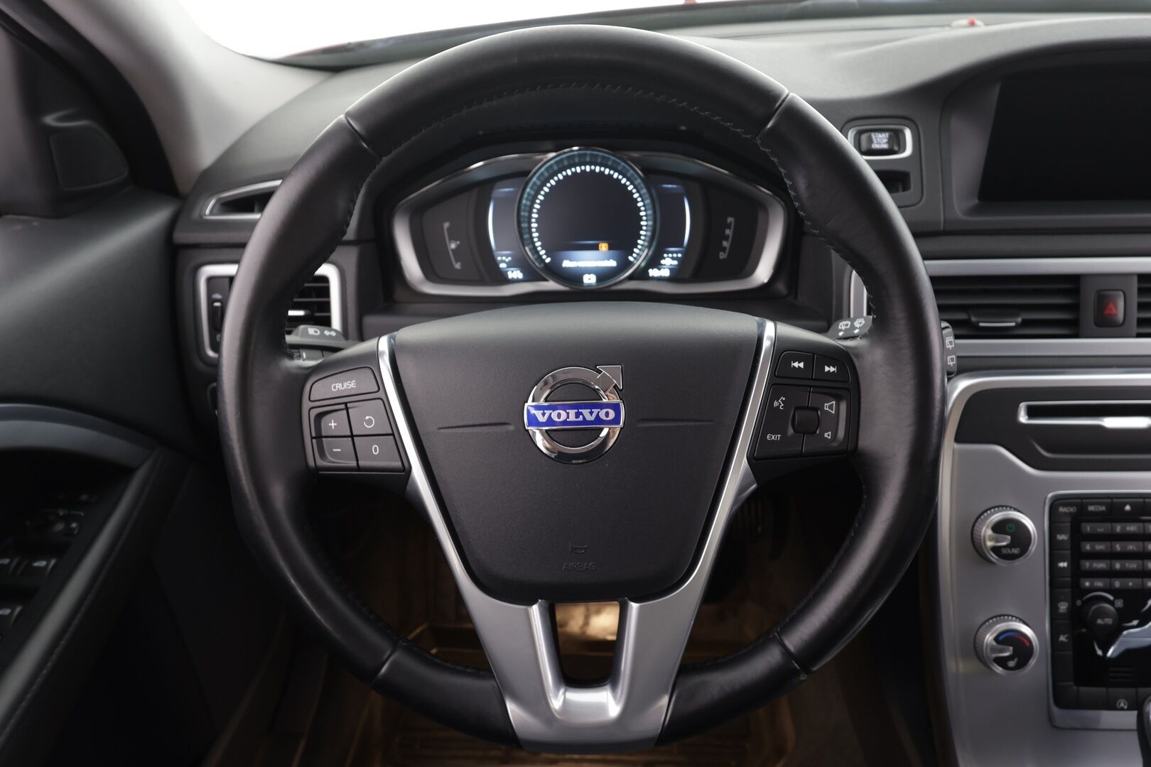 Volvo V70 2015 D4 Classic Business Summum aut * Vakkari / P.tutka / Navi / Muistipenkki / Webasto / Nahat / KeylessGo / Digimittaristo * - Kahdet renkaat aluvanteilla - HULLU BLACKWEEK KORKOTARJOUS 2,49%