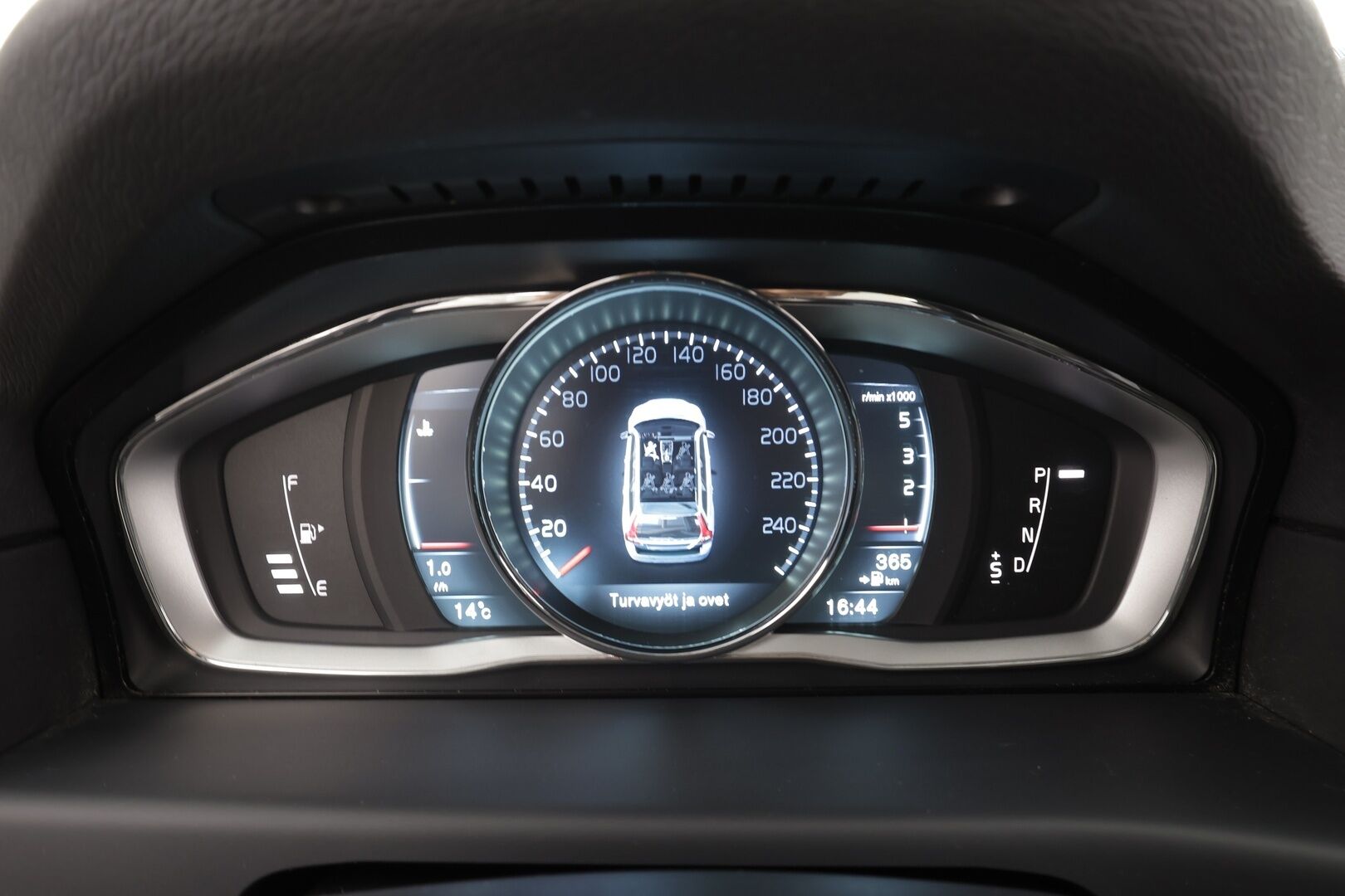 Volvo V70 2015 D4 Classic Business Summum aut * Vakkari / P.tutka / Navi / Muistipenkki / Webasto / Nahat / KeylessGo / Digimittaristo * - Kahdet renkaat aluvanteilla - HULLU BLACKWEEK KORKOTARJOUS 2,49%