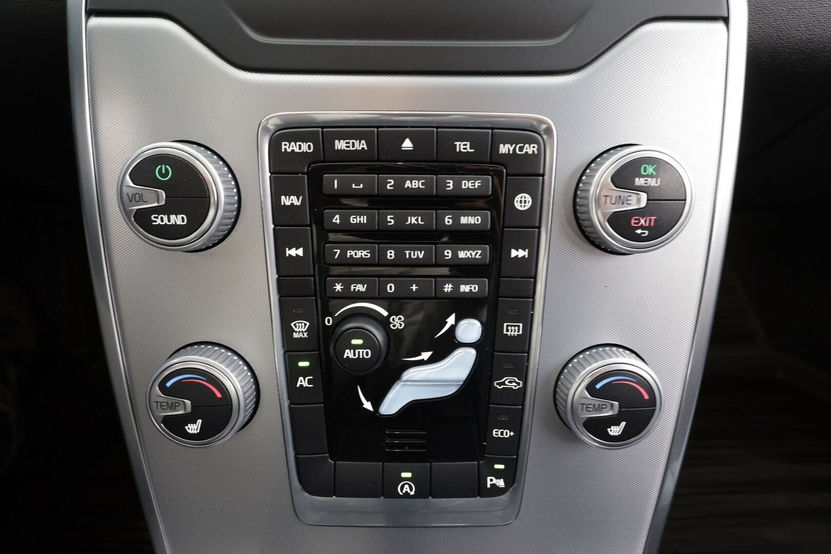 Volvo V70 2015 D4 Classic Business Summum aut * Webasto / Nahkasisusta / Muistipenkki / Sensus Navi / Digimittari / KeylessGo / P-Tutka - 2x-renkaat alumiinivanteilla  / Juuri saapunut Tampereelle!*