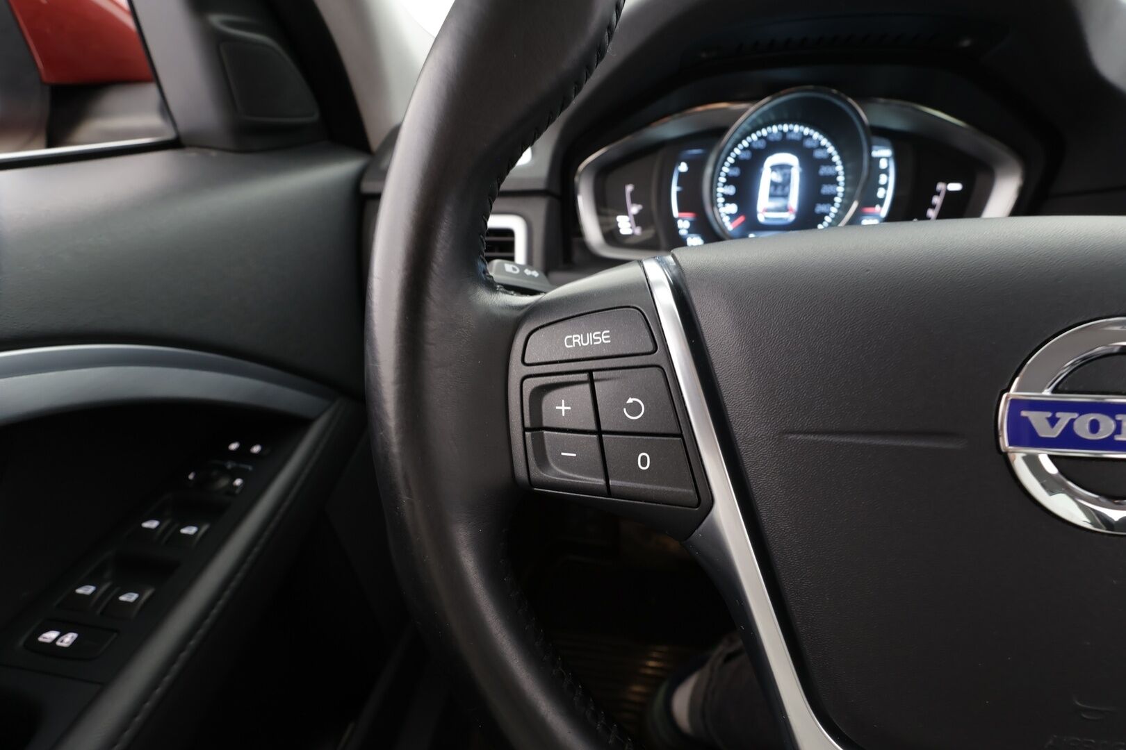 Volvo V70 2015 D4 Classic Business Summum aut * Vakkari / P.tutka / Navi / Muistipenkki / Webasto / Nahat / KeylessGo / Digimittaristo * - Kahdet renkaat aluvanteilla - HULLU BLACKWEEK KORKOTARJOUS 2,49%