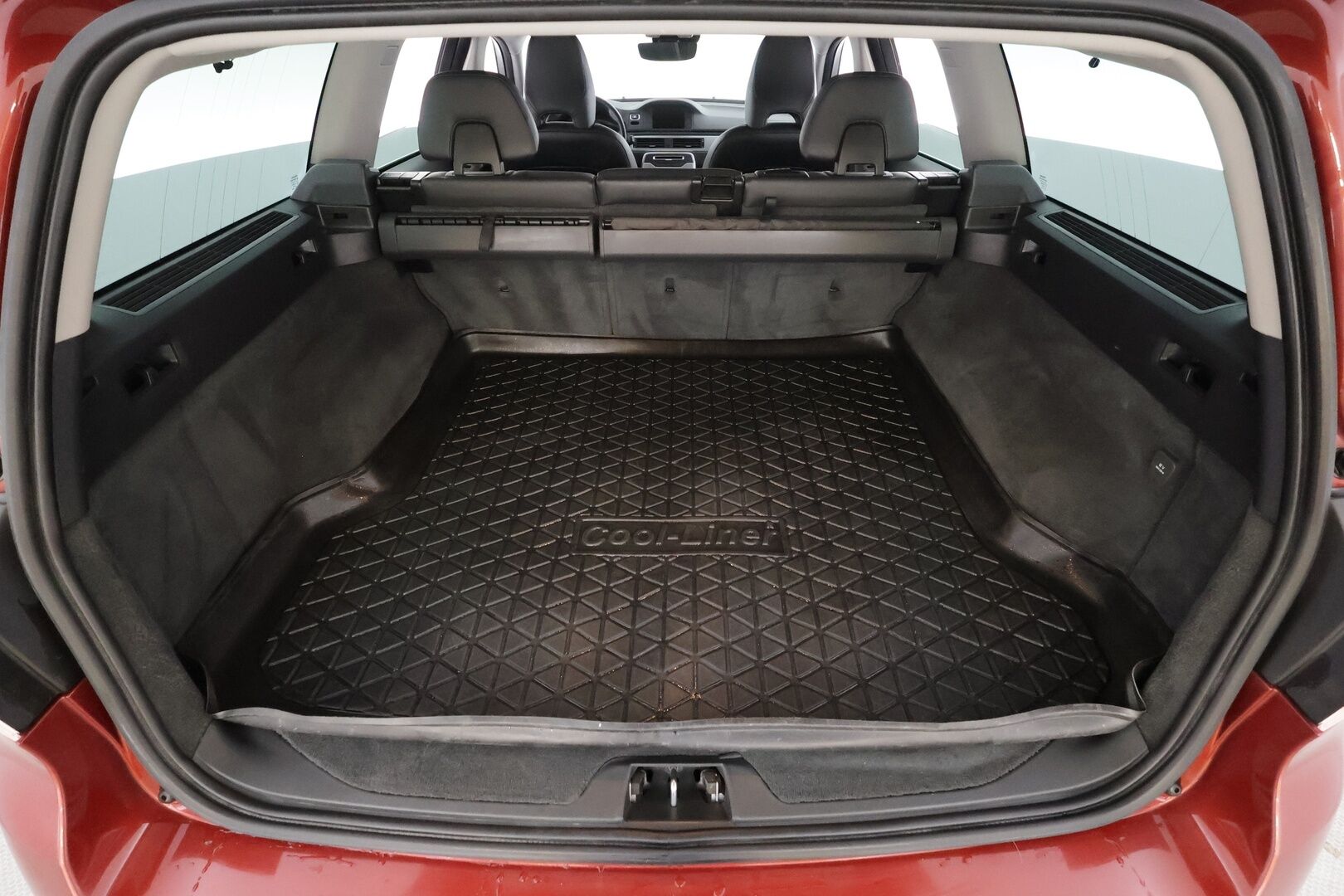 Volvo V70 2015 D4 Classic Business Summum aut * Webasto / Nahkasisusta / Muistipenkki / Sensus Navi / Digimittari / KeylessGo / P-Tutka - 2x-renkaat alumiinivanteilla  / Juuri saapunut Tampereelle!*