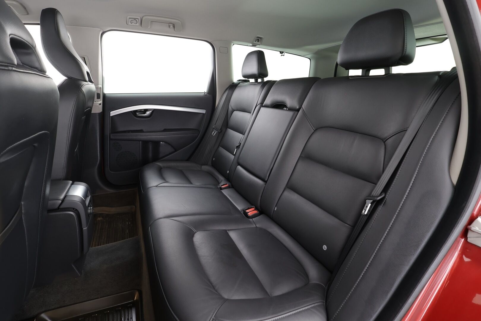 Volvo V70 2015 D4 Classic Business Summum aut * Webasto / Nahkasisusta / Muistipenkki / Sensus Navi / Digimittari / KeylessGo / P-Tutka - 2x-renkaat alumiinivanteilla  / Juuri saapunut Tampereelle!*