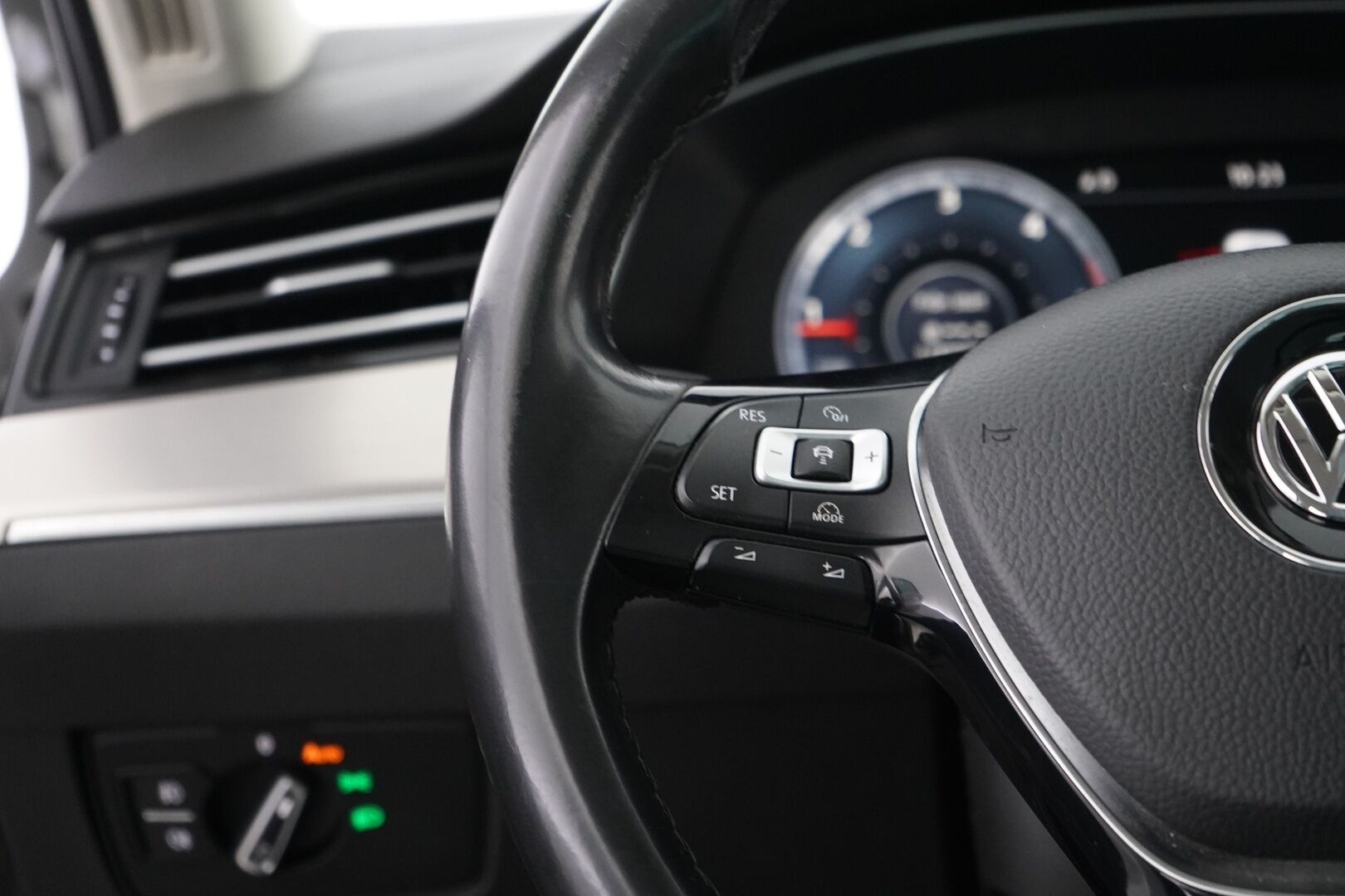 Volkswagen Passat 2015 2.0 TDI Biturbo Variant Highline 176 kW (240 hv) BMT 4MOTION DSG-aut *Webasto / Lasikatto / ACC / Koukku / Dynaudio / Digimittaristo / EcoComfort* - Suomi-auto / juuri huollettu / Kahdet renkaat / Kattavat varusteet!