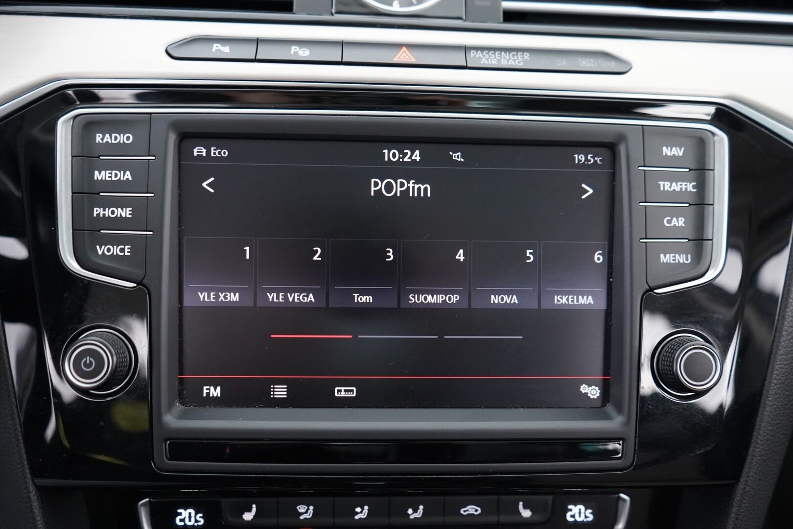 Volkswagen Passat 2015 2.0 TDI Biturbo Variant Highline 176 kW (240 hv) BMT 4MOTION DSG-aut *Webasto / Lasikatto / ACC / Koukku / Dynaudio / Digimittaristo / EcoComfort* - Suomi-auto / juuri huollettu / Kahdet renkaat / Kattavat varusteet!