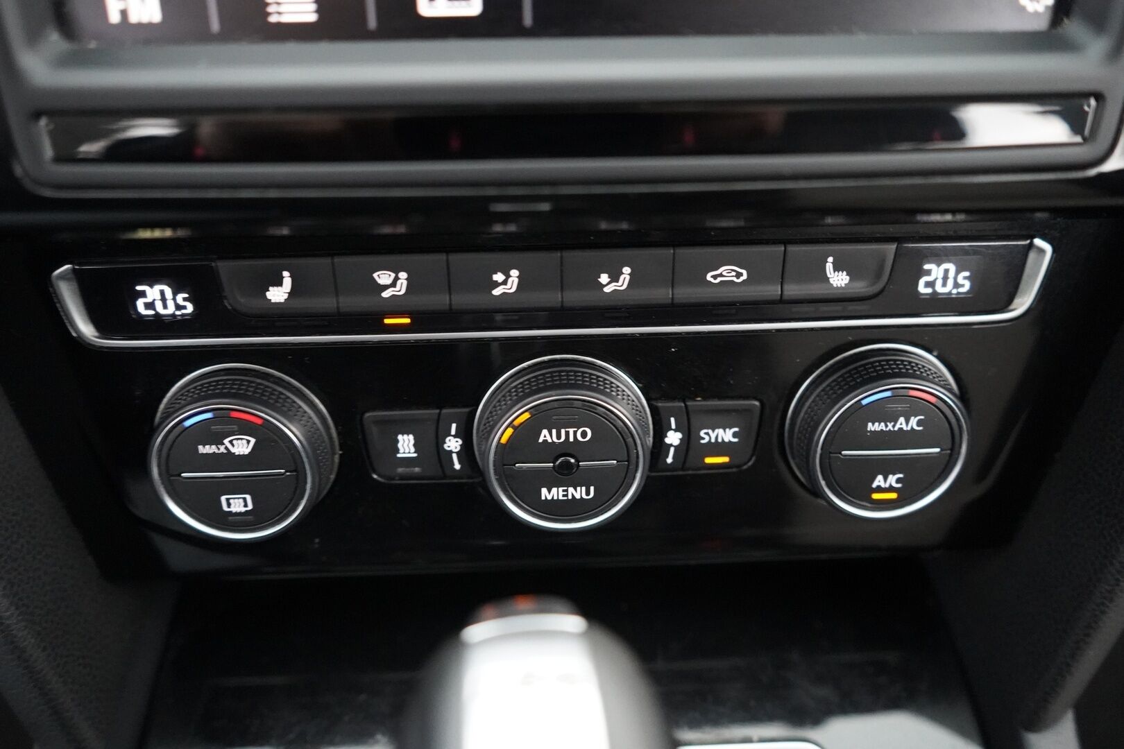 Volkswagen Passat 2015 2.0 TDI Biturbo Variant Highline 176 kW (240 hv) BMT 4MOTION DSG-aut *Webasto / Lasikatto / ACC / Koukku / Dynaudio / Digimittaristo / EcoComfort* - Suomi-auto / juuri huollettu / Kahdet renkaat / Kattavat varusteet!